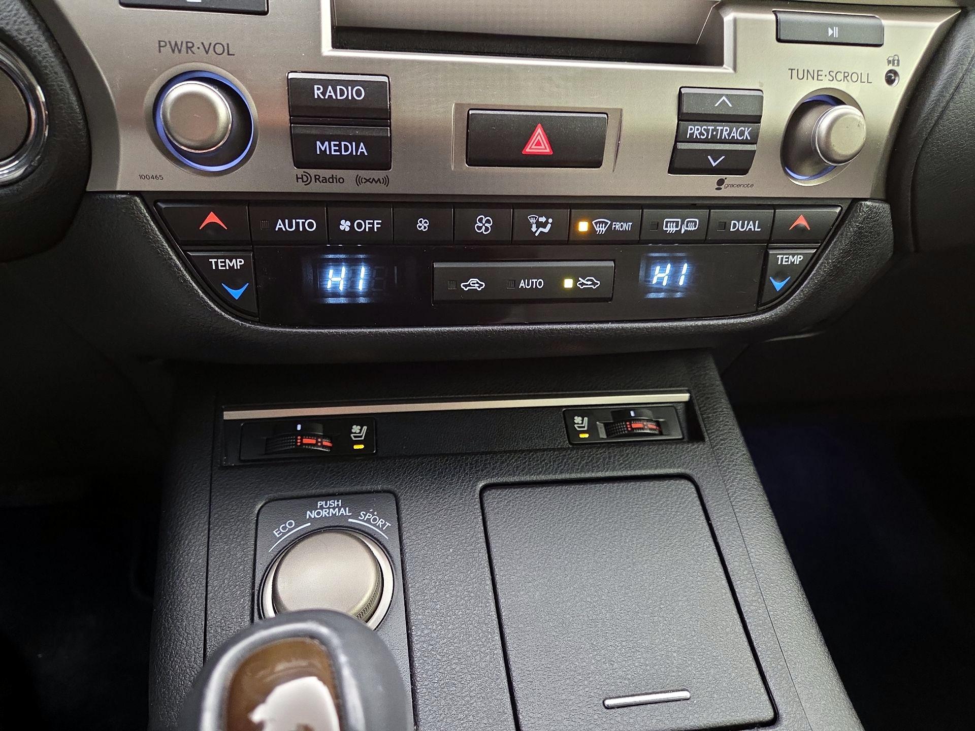 Thumbnail: 2015 Lexus ES - 16