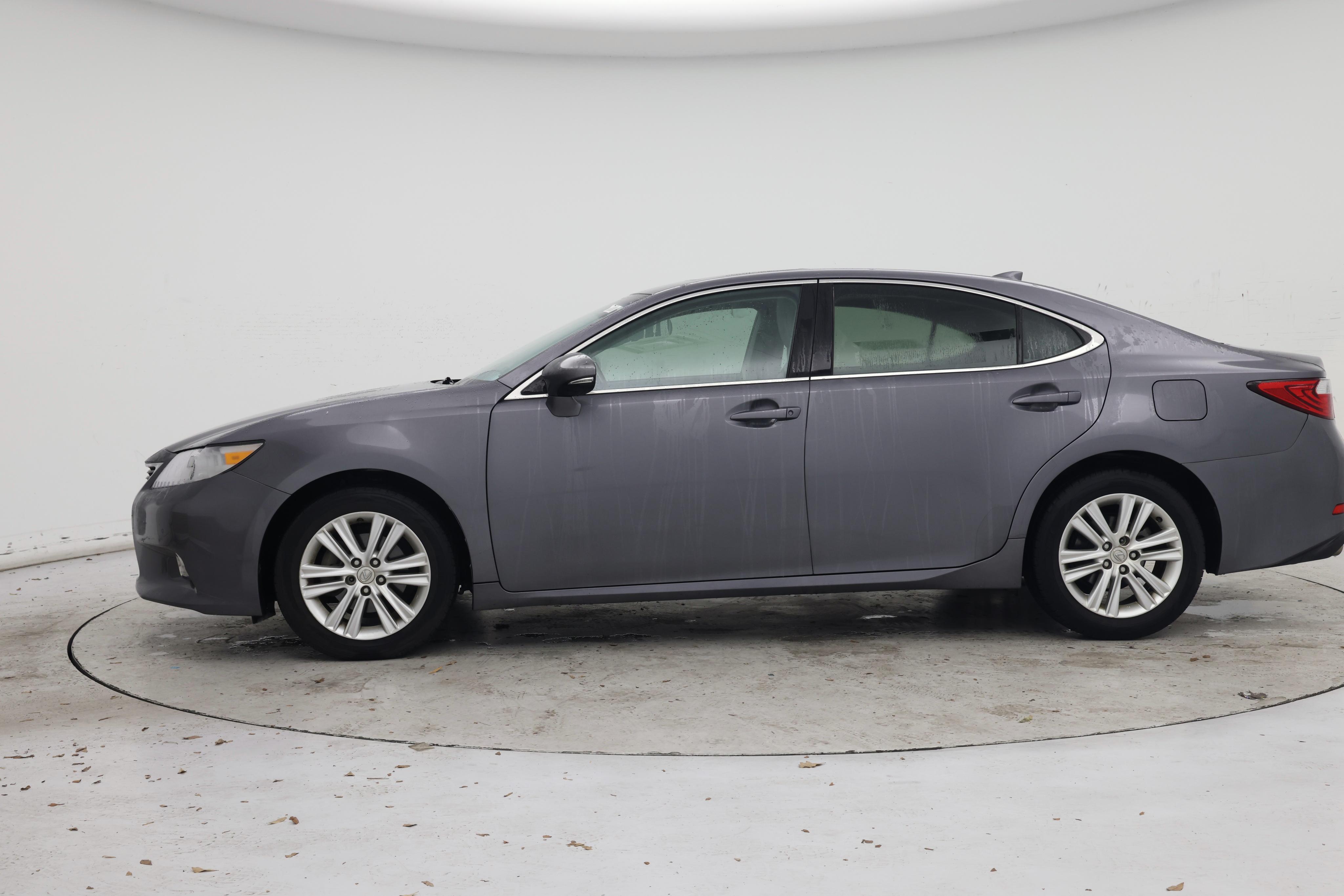 Thumbnail: 2015 Lexus ES - 3