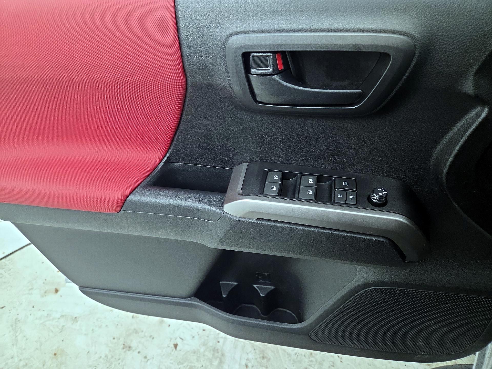 Thumbnail: 2021 Toyota Tacoma - 12