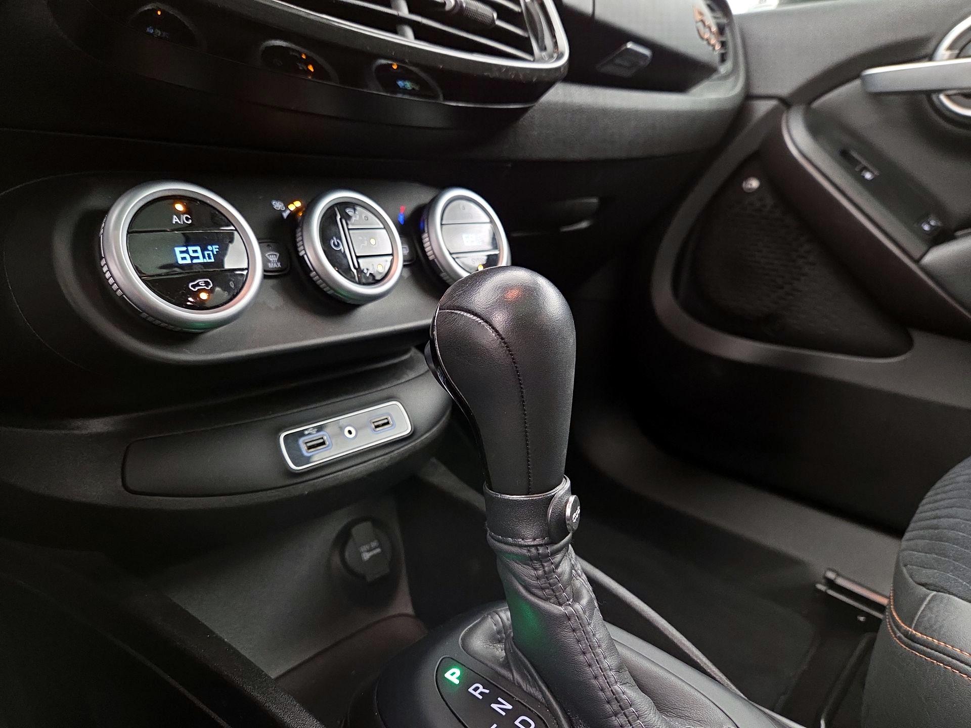 Thumbnail: 2018 Fiat 500X - 17