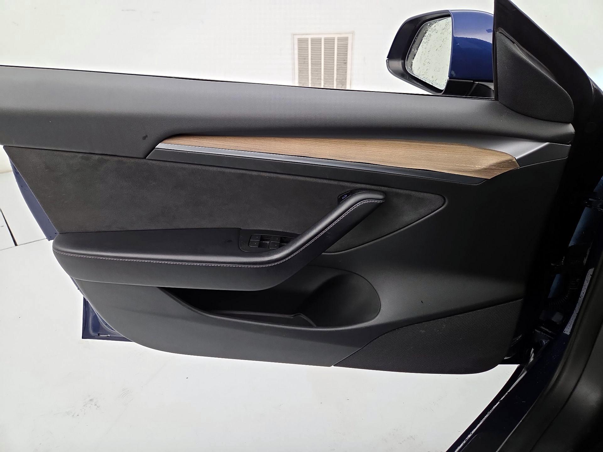 Thumbnail: 2022 Tesla Model 3 - 12