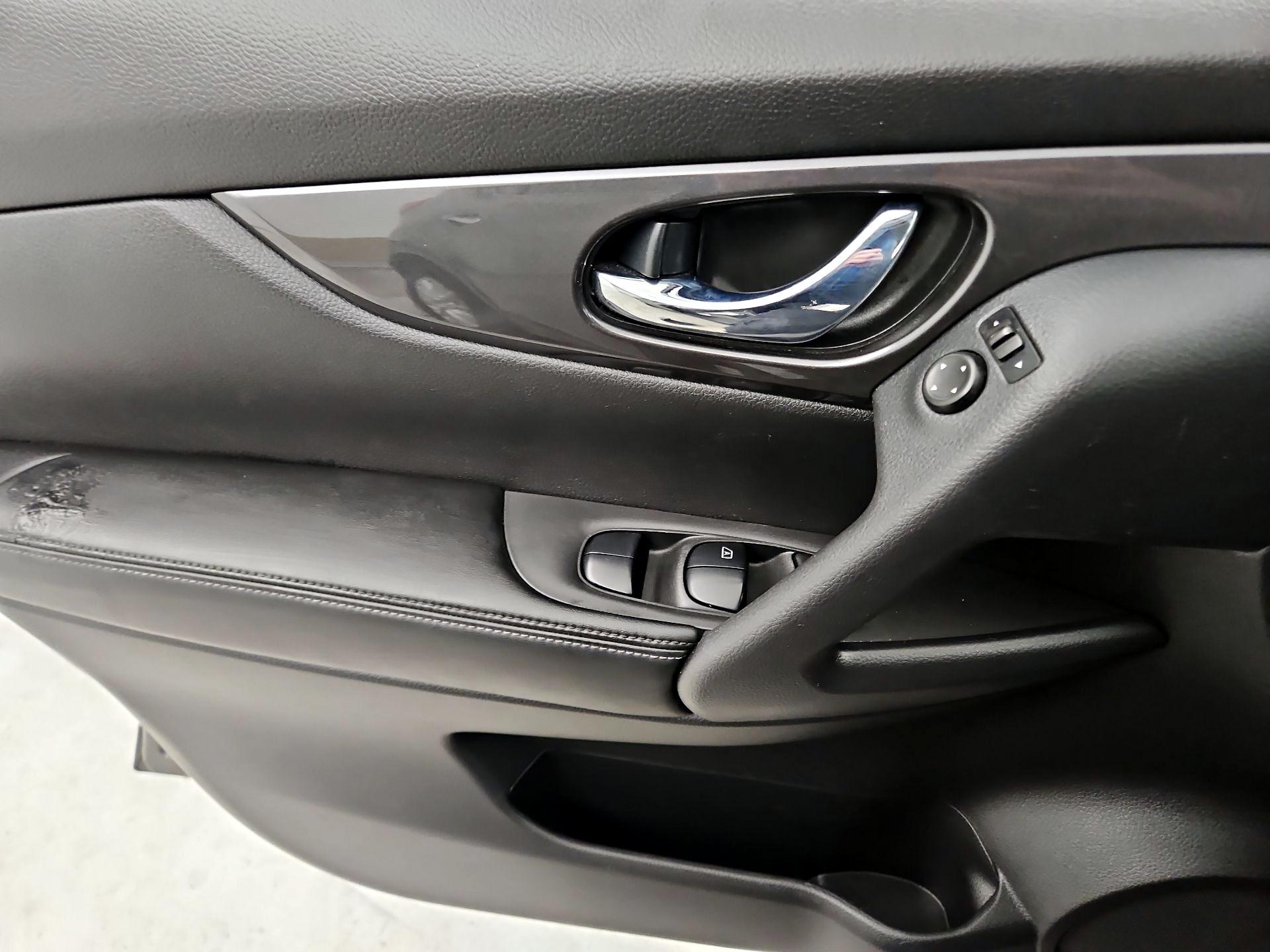 Thumbnail: 2020 Nissan Rogue - 12