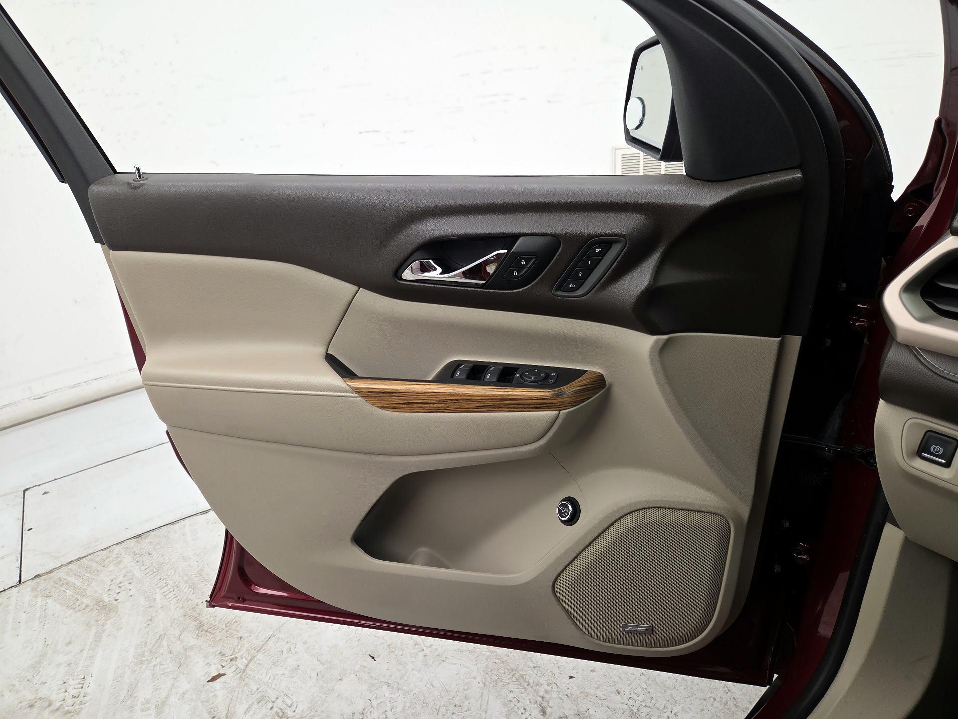 Thumbnail: 2017 GMC Acadia - 12