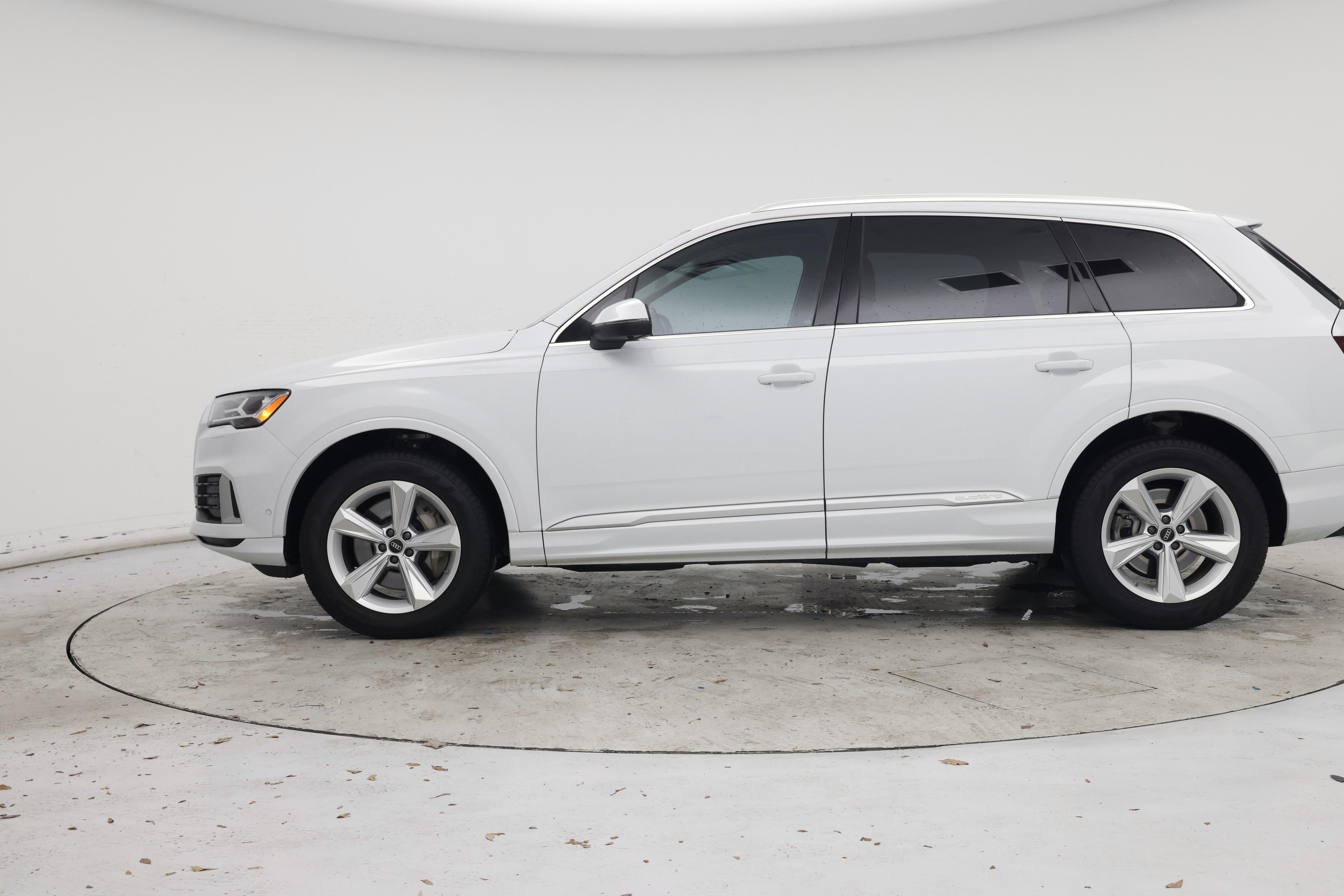 Thumbnail: 2023 Audi Q7 - 3