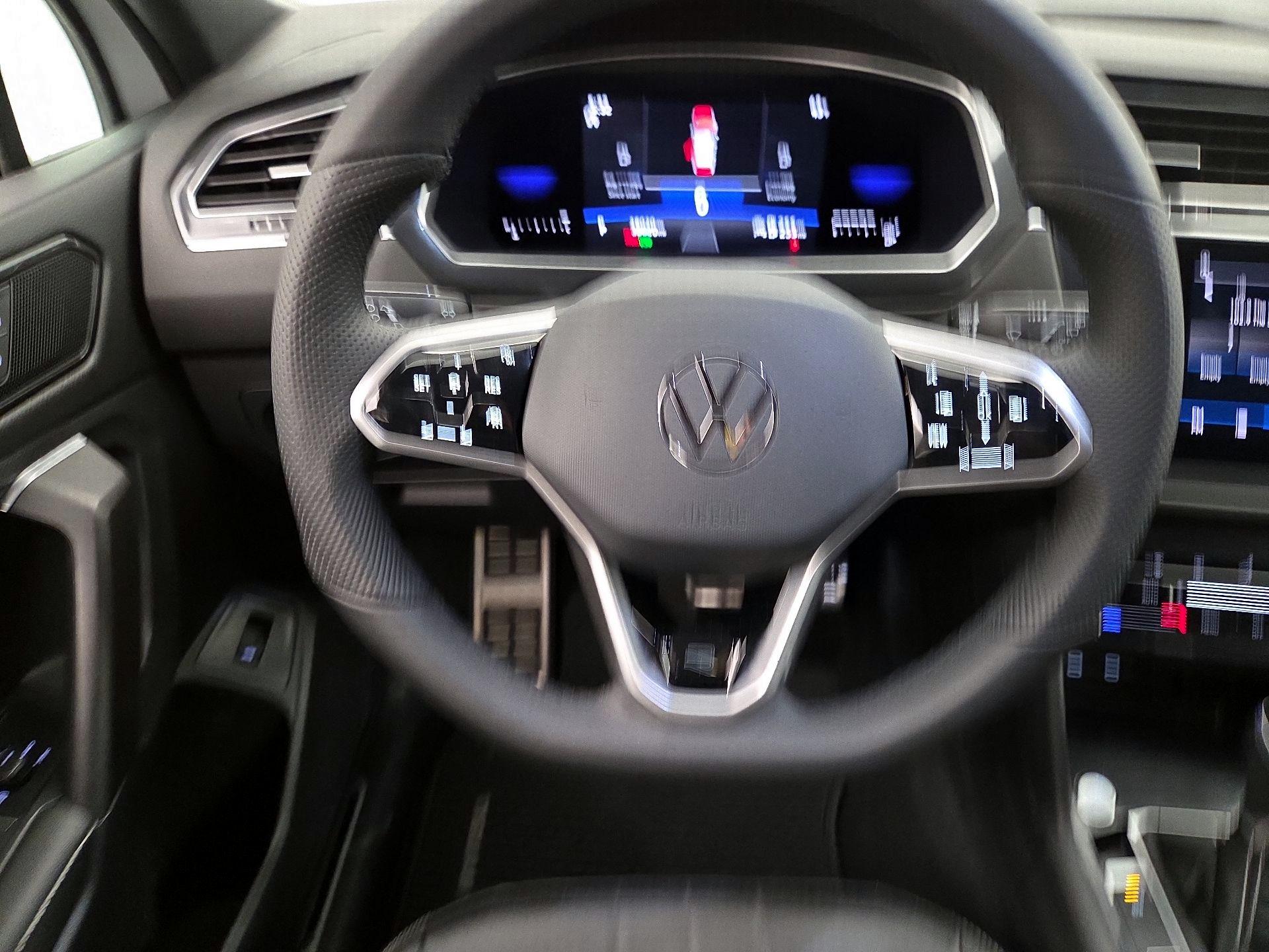 Thumbnail: 2022 Volkswagen Tiguan - 10