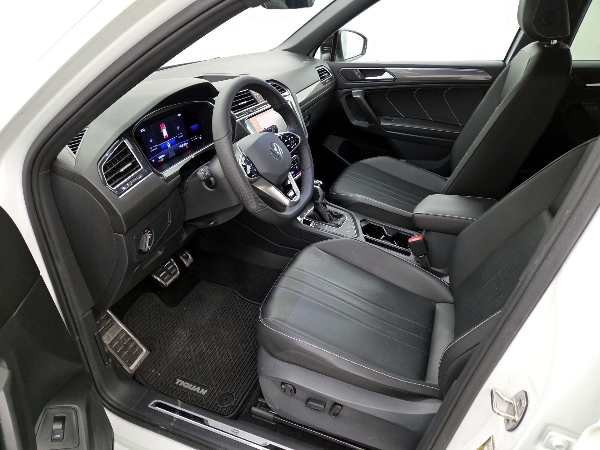 Thumbnail: 2022 Volkswagen Tiguan - 11