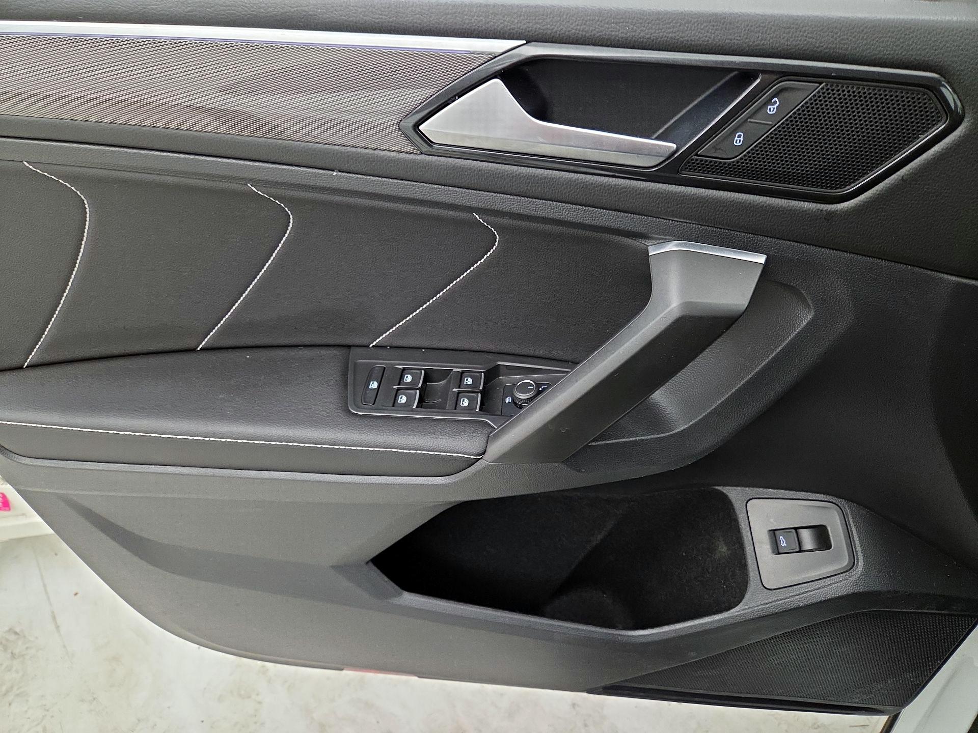 Thumbnail: 2022 Volkswagen Tiguan - 12