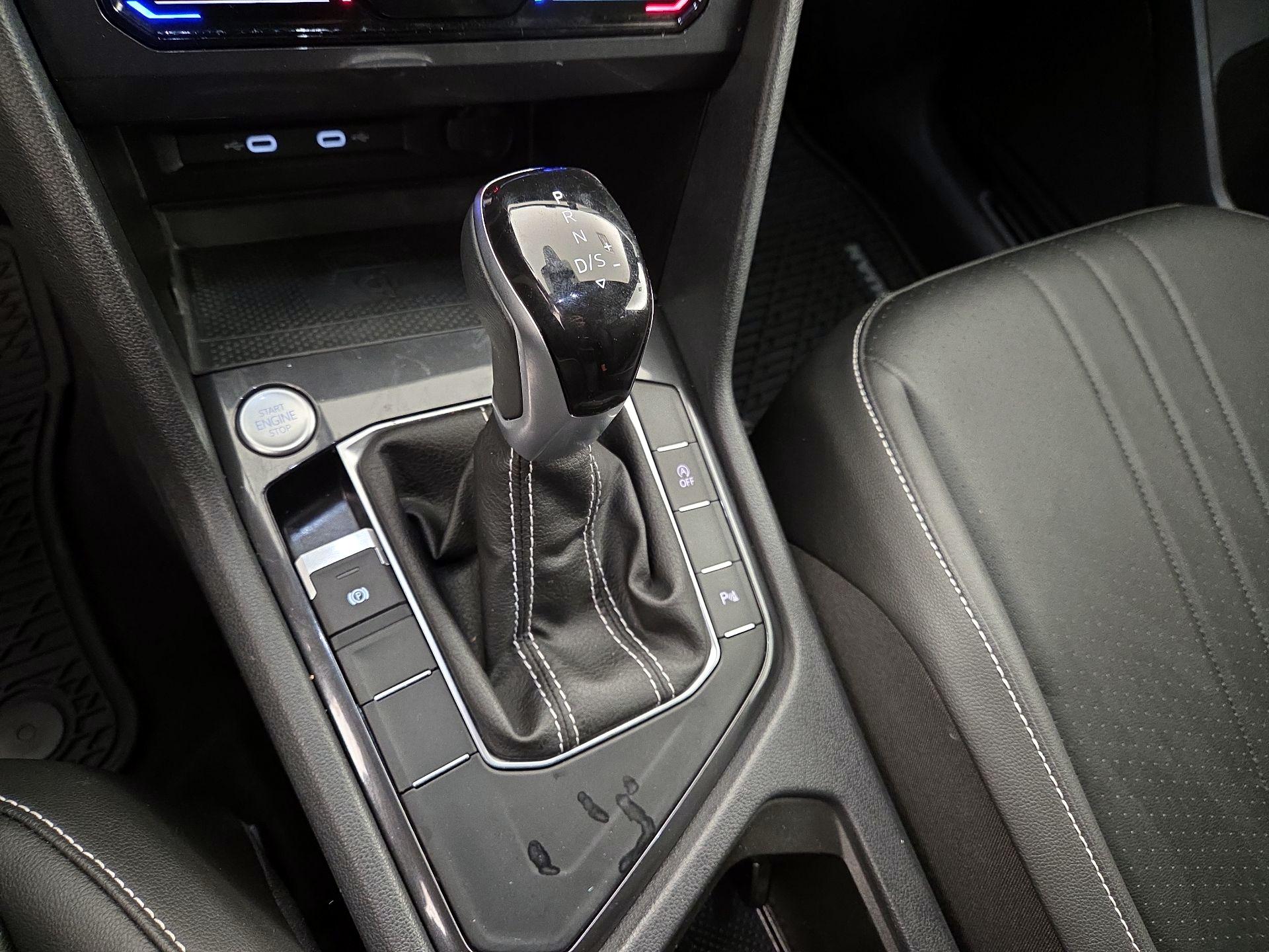 Thumbnail: 2022 Volkswagen Tiguan - 16