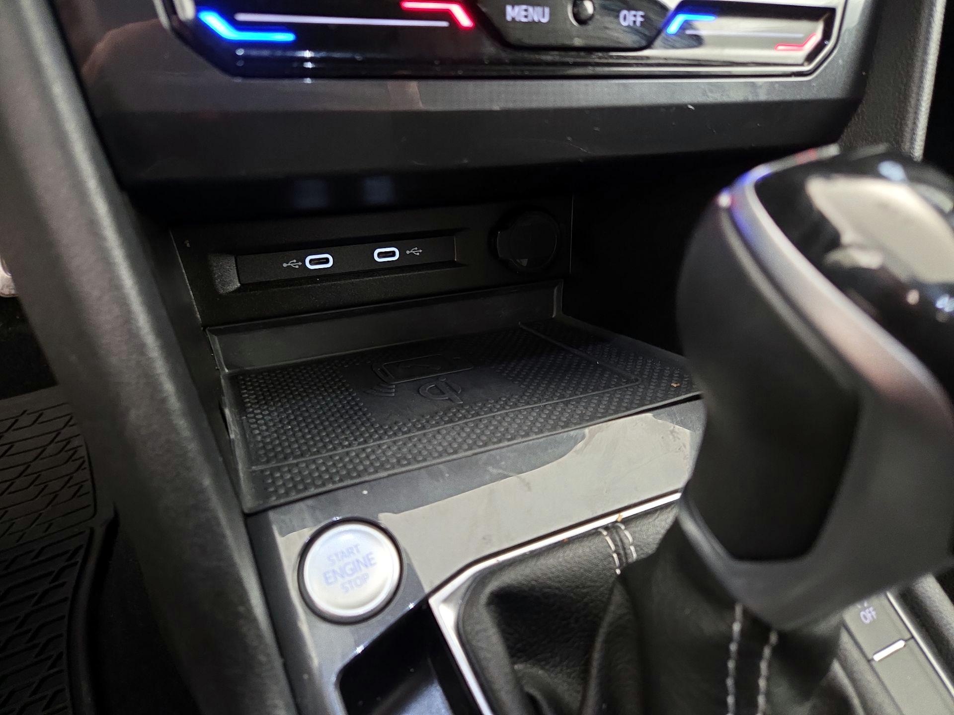 Thumbnail: 2022 Volkswagen Tiguan - 17