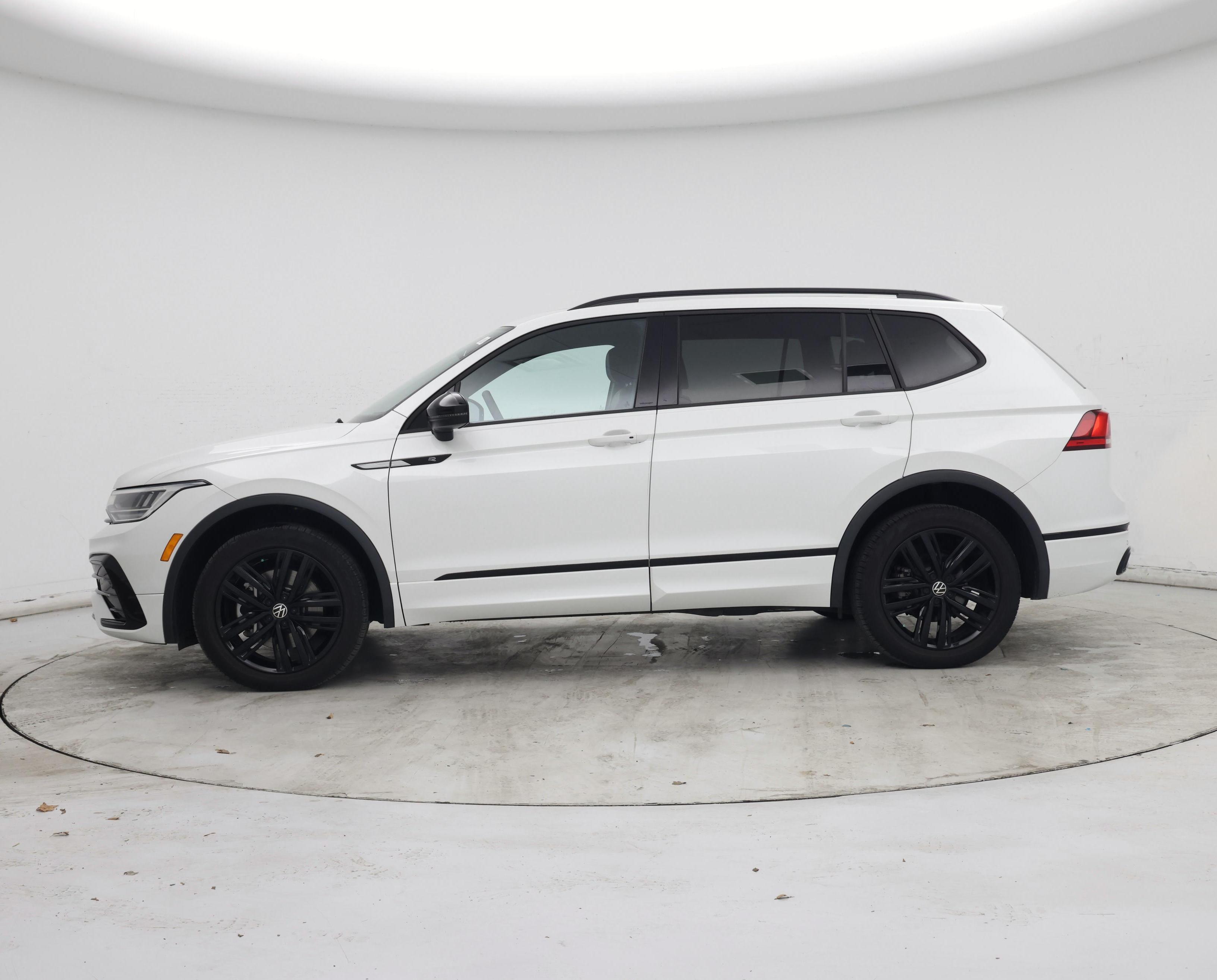 Thumbnail: 2022 Volkswagen Tiguan - 3