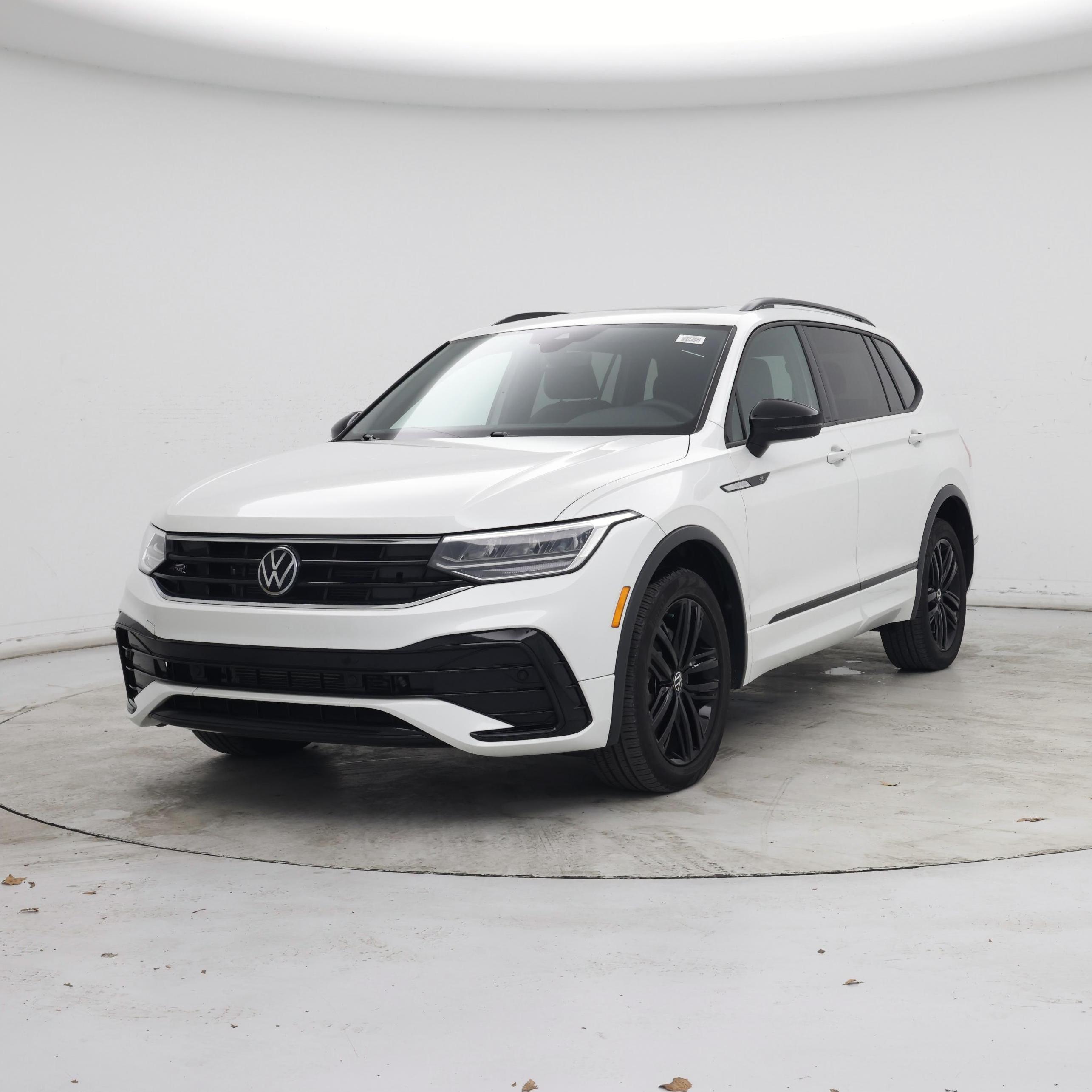 Thumbnail: 2022 Volkswagen Tiguan - 4