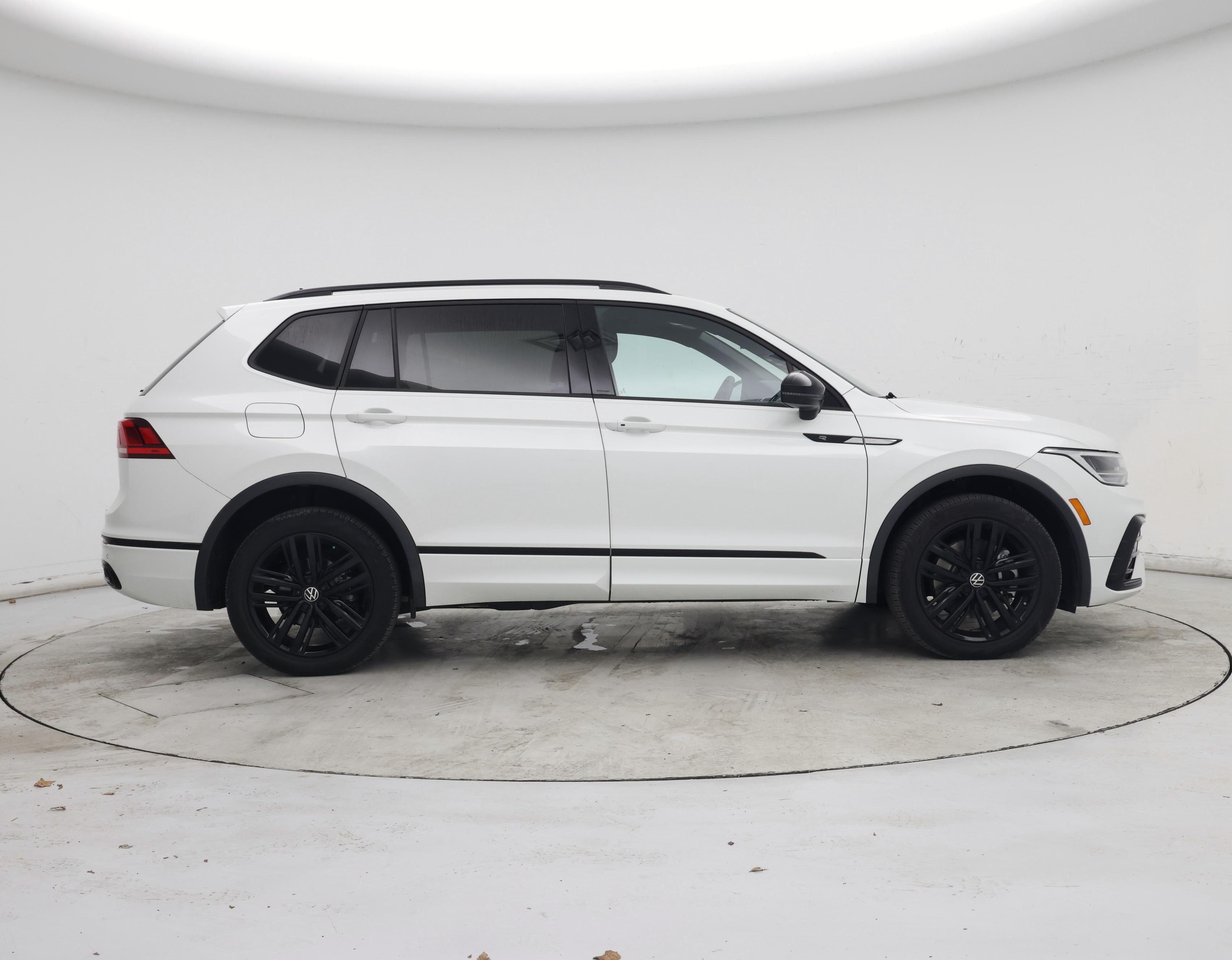 Thumbnail: 2022 Volkswagen Tiguan - 7