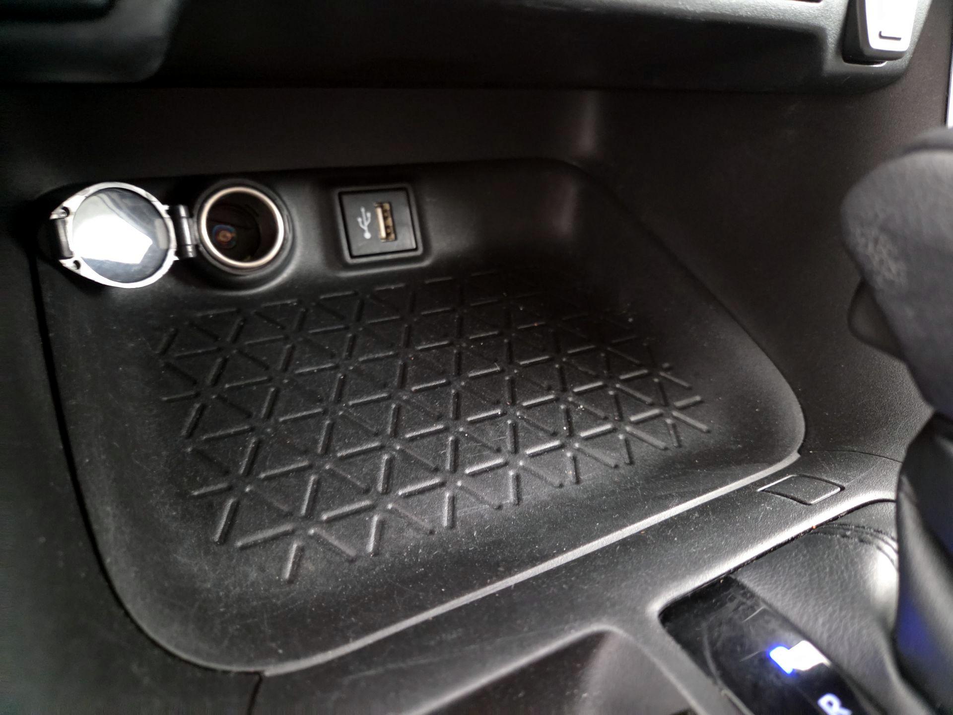 Thumbnail: 2023 Toyota RAV4 - 17