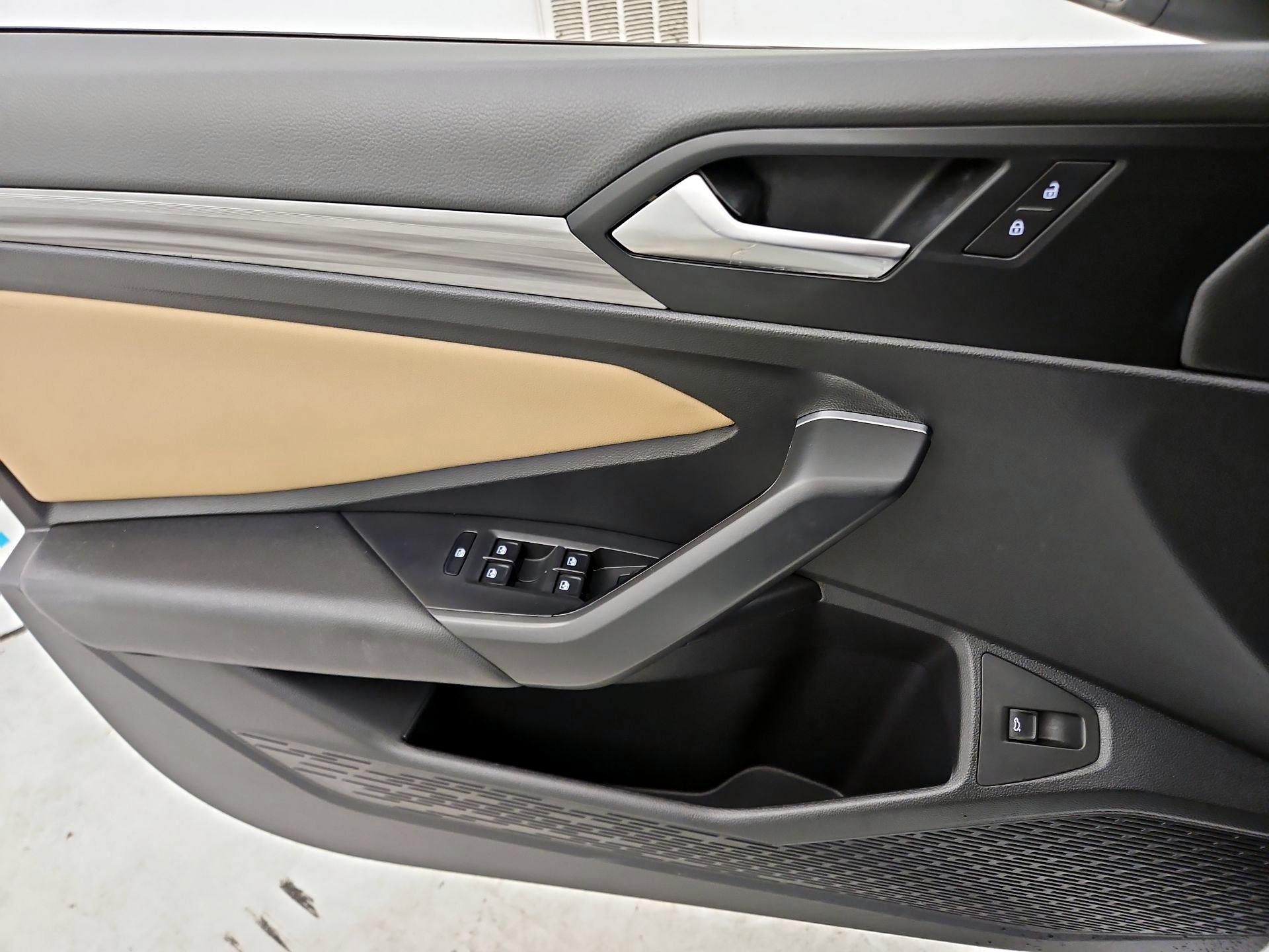 Thumbnail: 2019 Volkswagen Jetta - 12