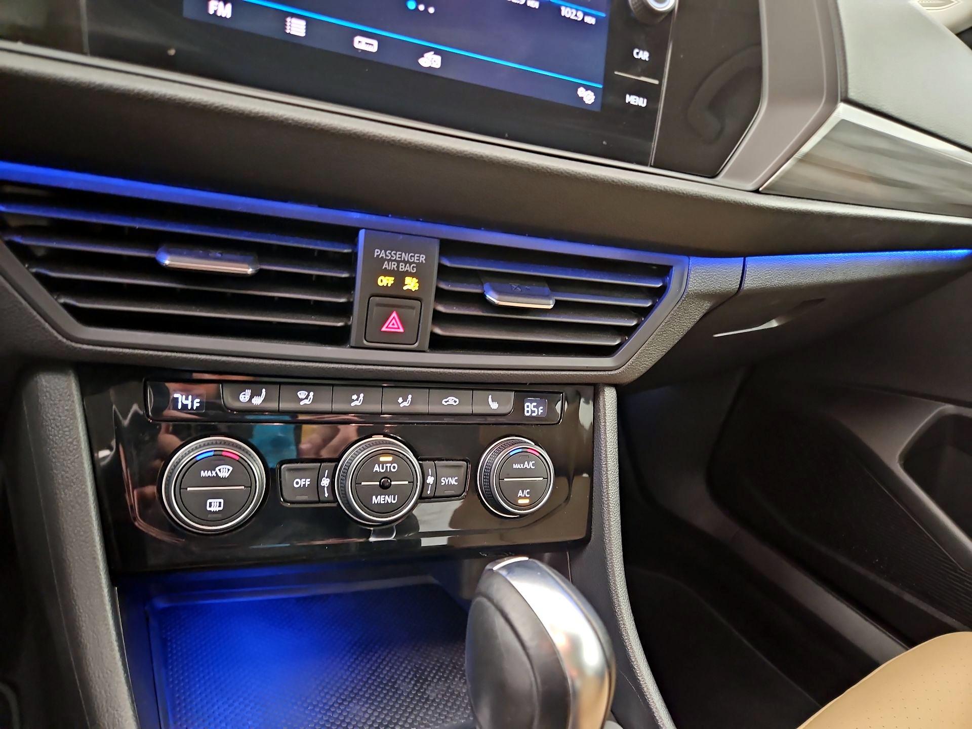 Thumbnail: 2019 Volkswagen Jetta - 16