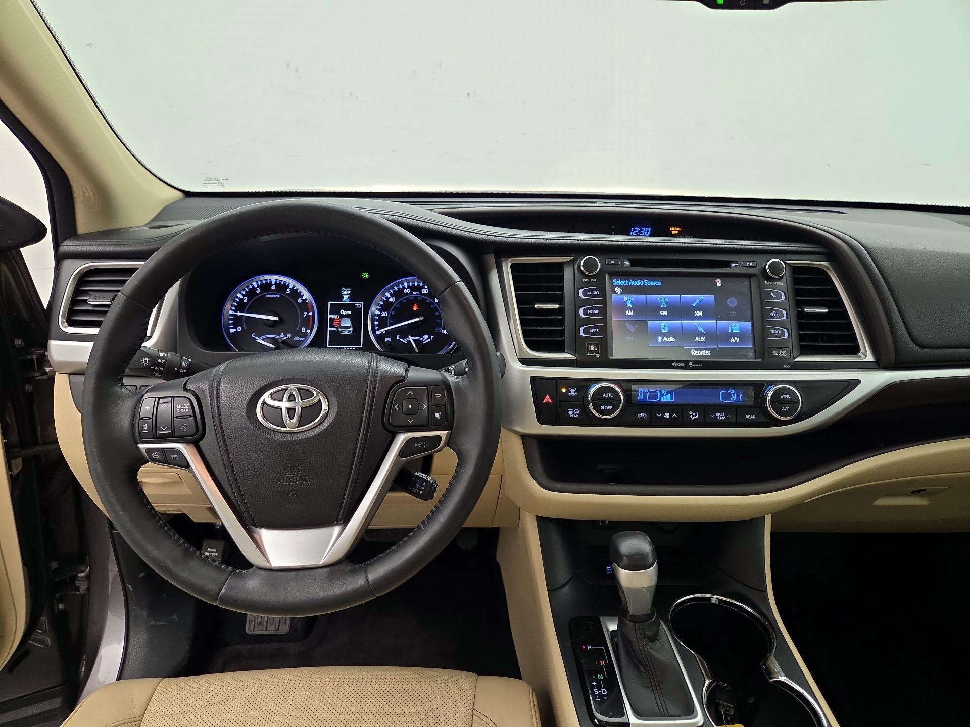 Thumbnail: 2014 Toyota Highlander - 9