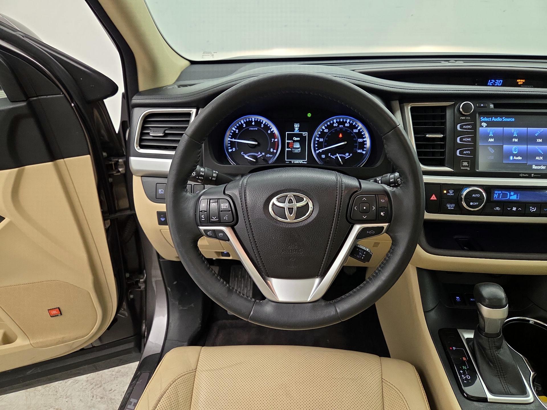 Thumbnail: 2014 Toyota Highlander - 10
