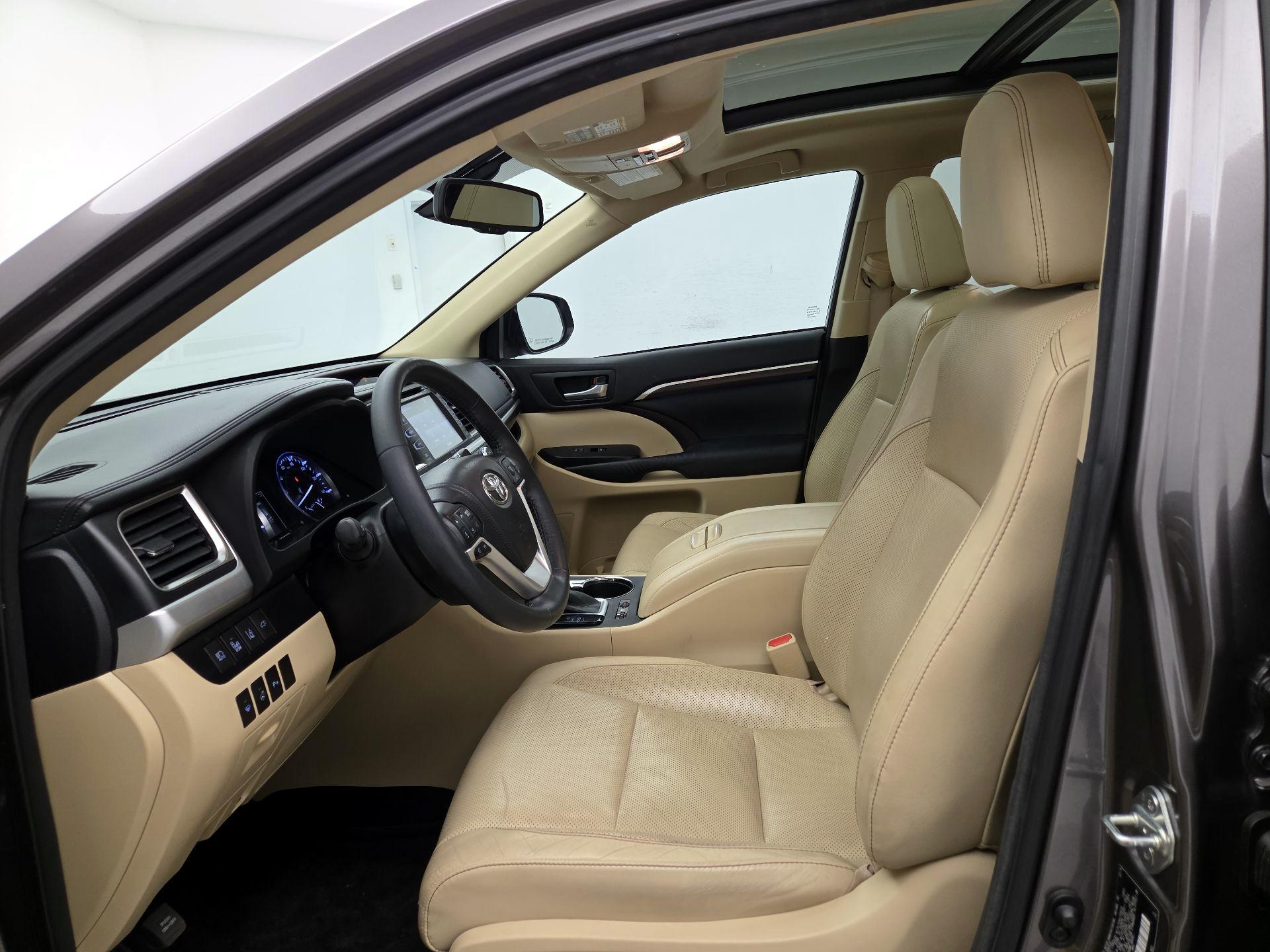 Thumbnail: 2014 Toyota Highlander - 11