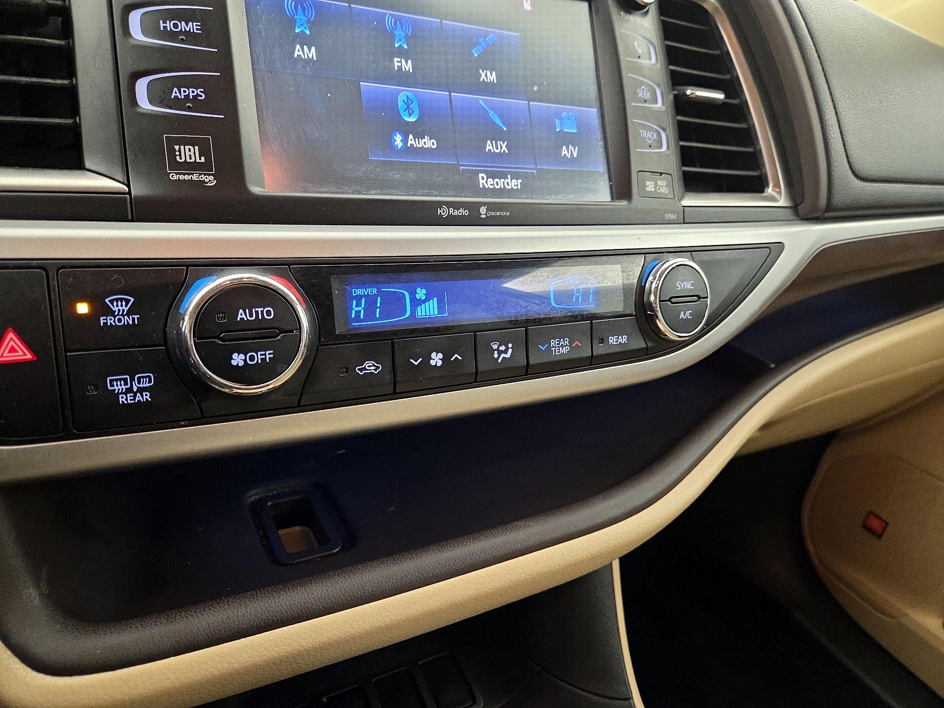 Thumbnail: 2014 Toyota Highlander - 16