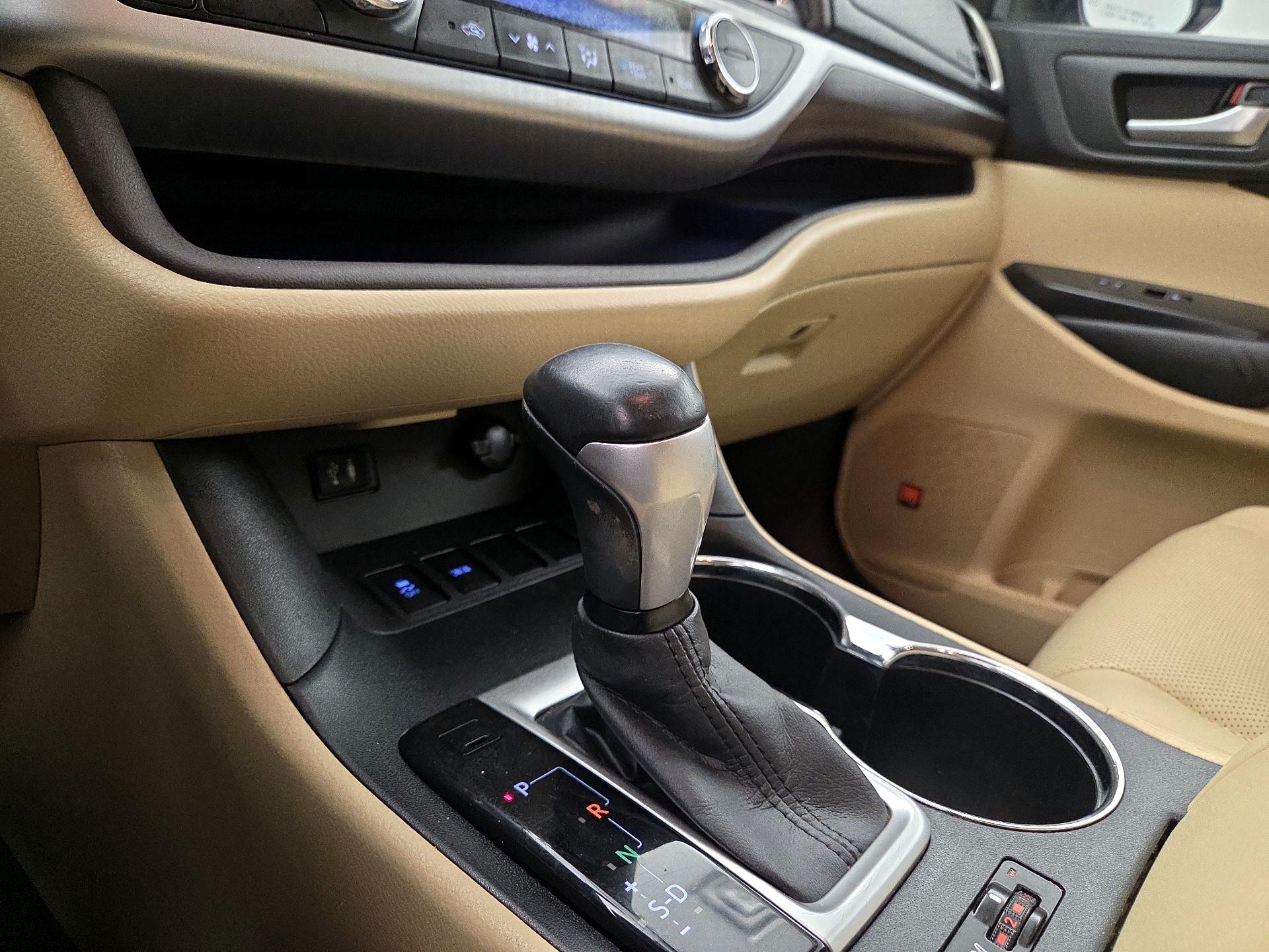 Thumbnail: 2014 Toyota Highlander - 17