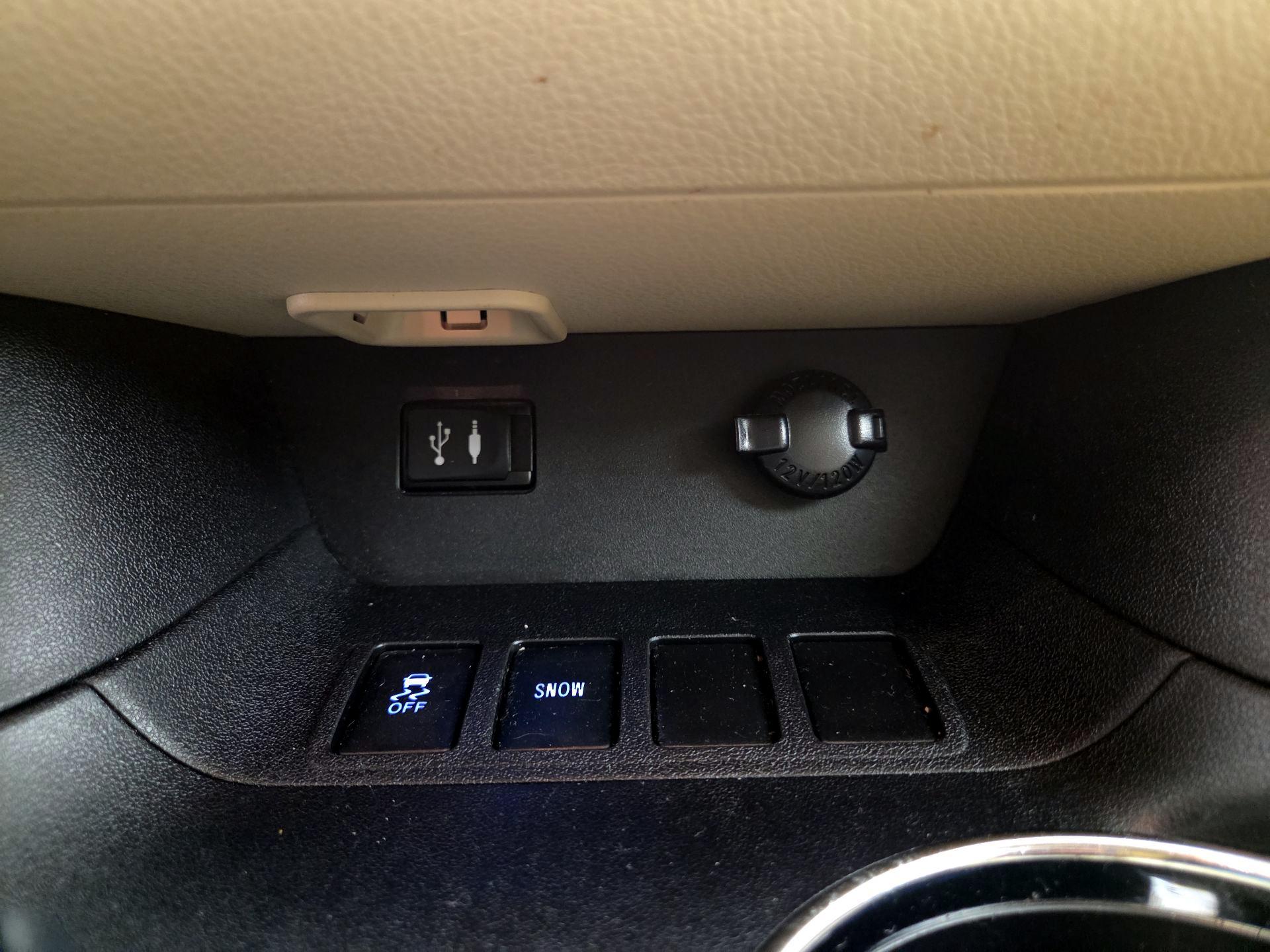 Thumbnail: 2014 Toyota Highlander - 18