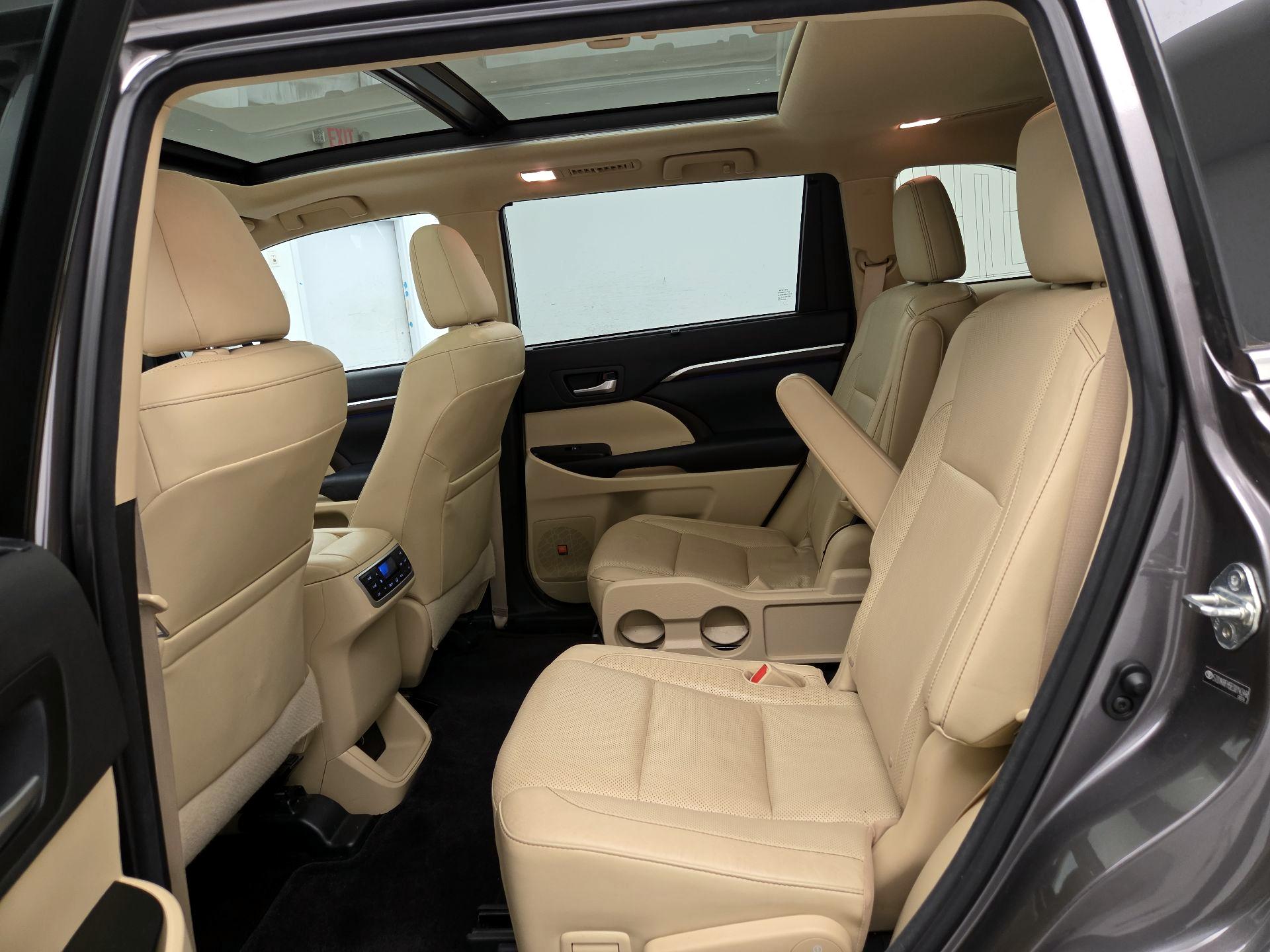 Thumbnail: 2014 Toyota Highlander - 20