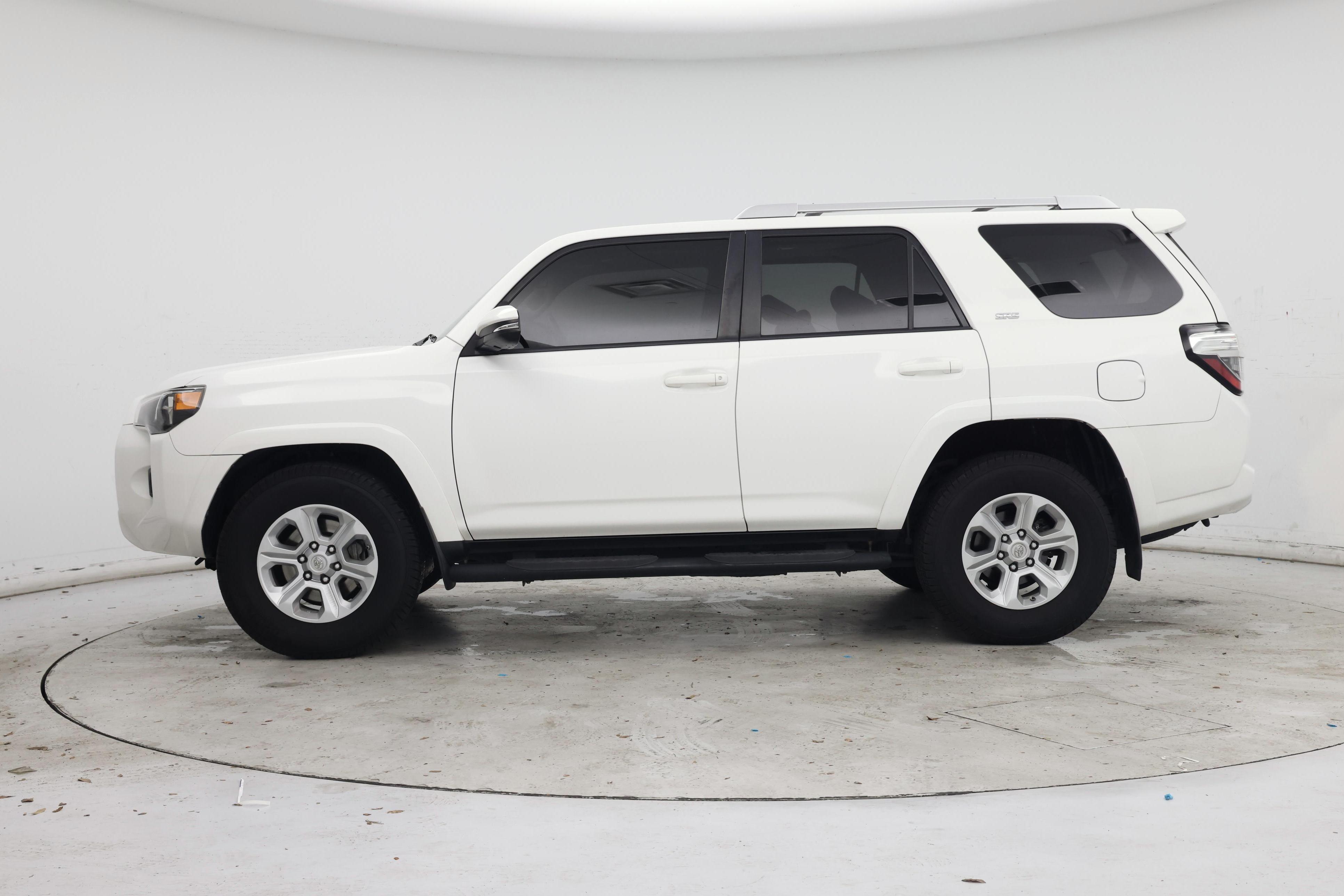 Thumbnail: 2018 Toyota 4Runner - 3