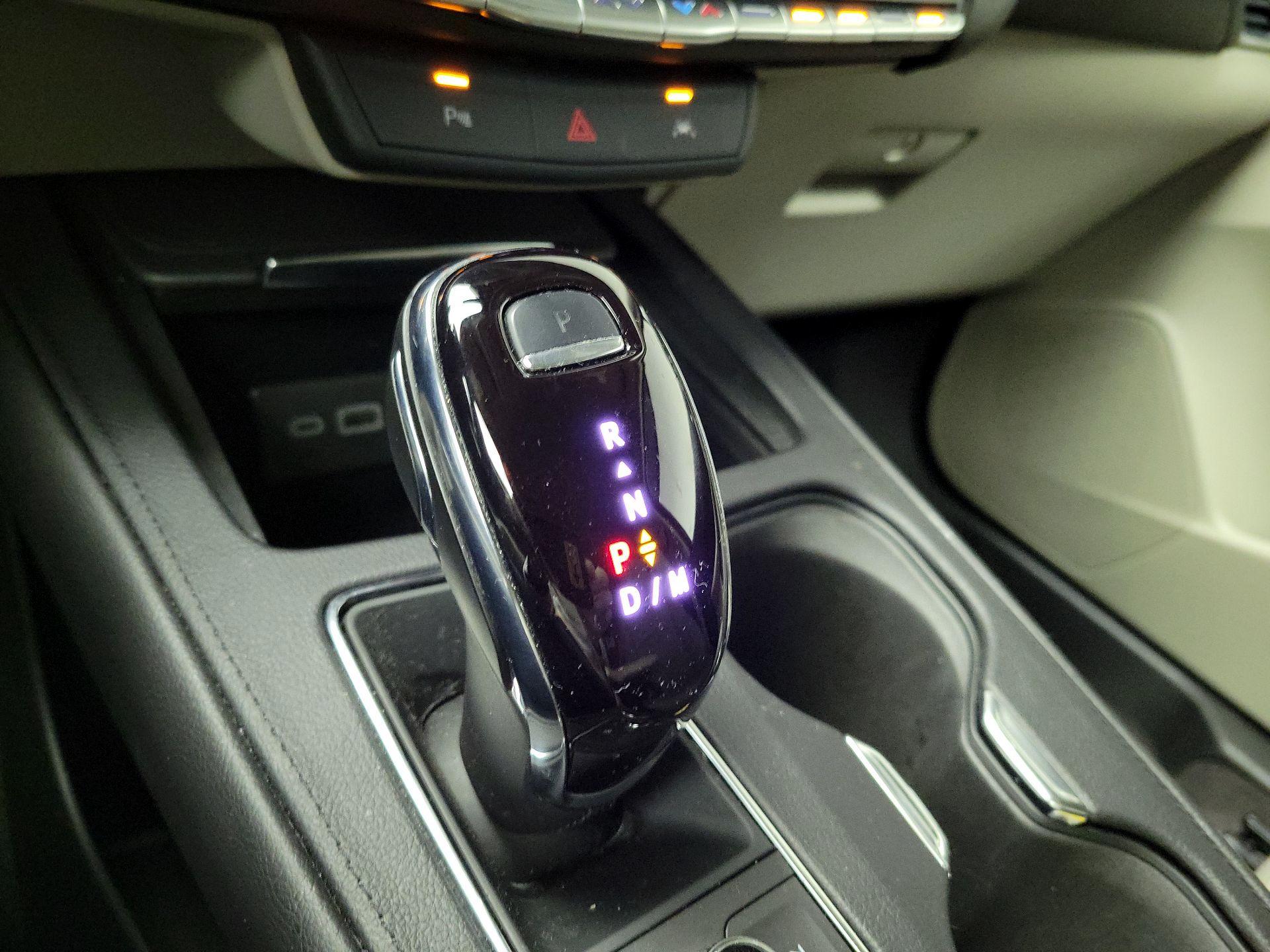 Thumbnail: 2023 Cadillac XT4 - 16