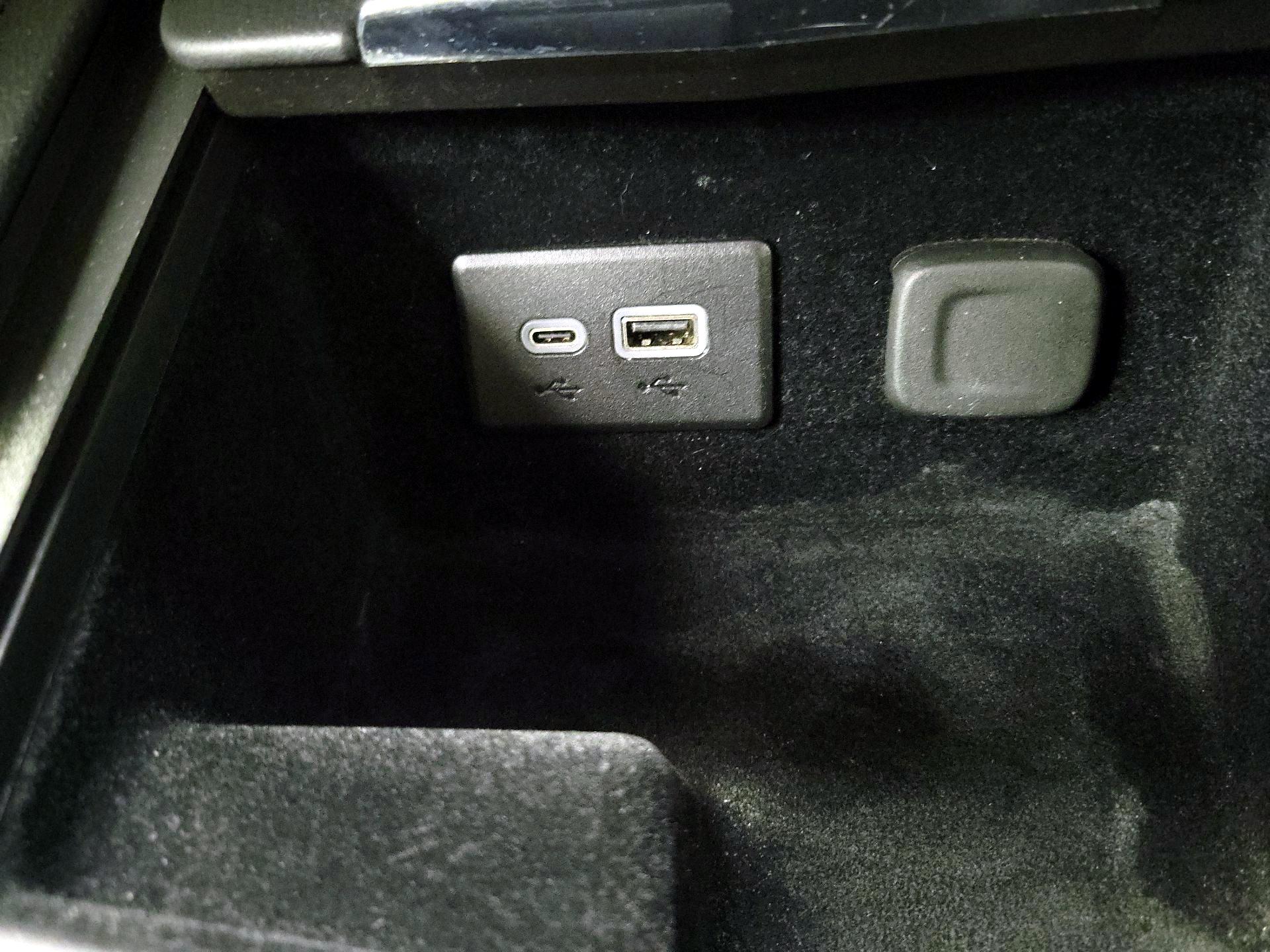 Thumbnail: 2023 Cadillac XT4 - 17