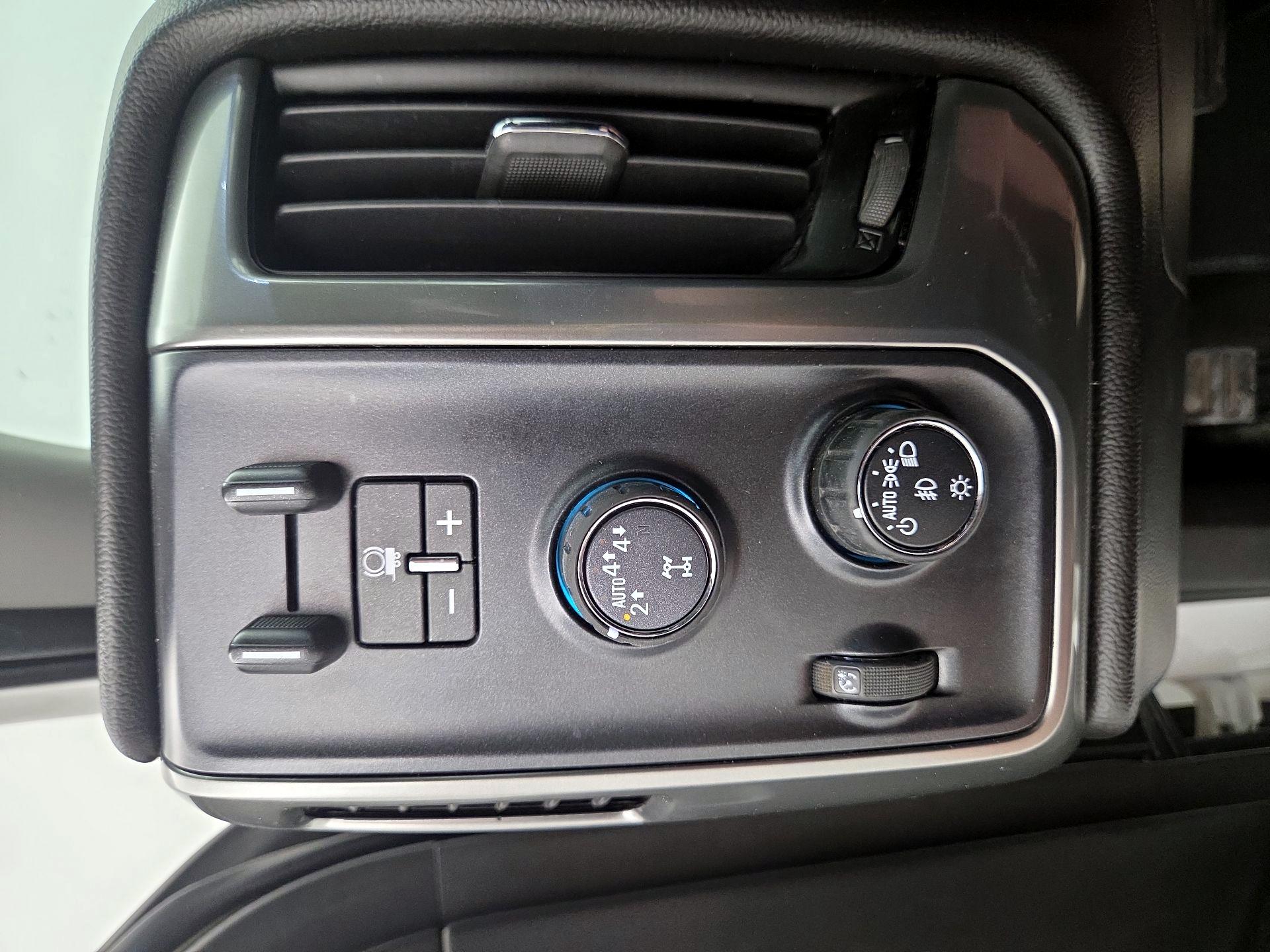 Thumbnail: 2018 Chevrolet Silverado 1500 - 13