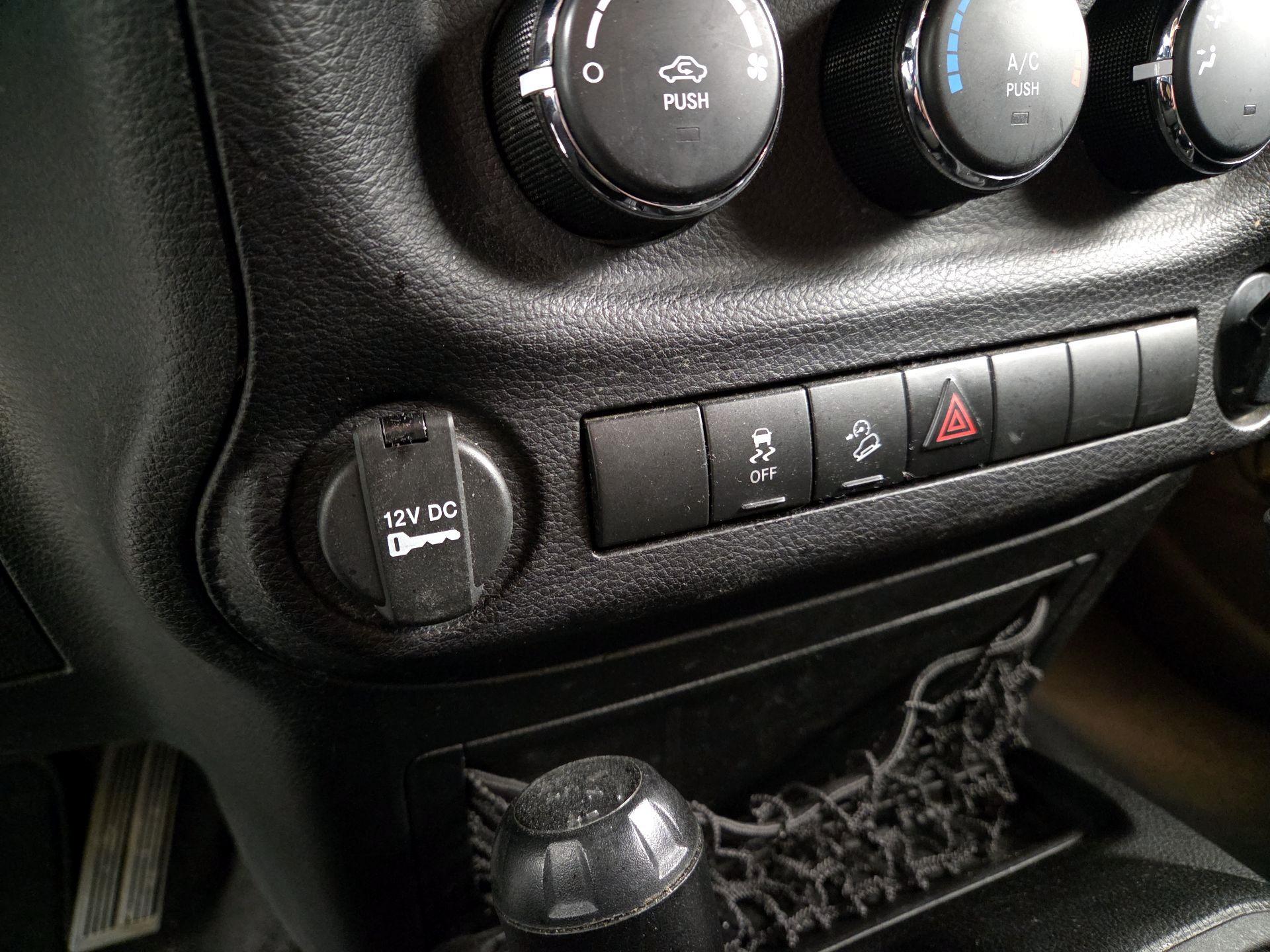 Thumbnail: 2016 Jeep Wrangler - 16