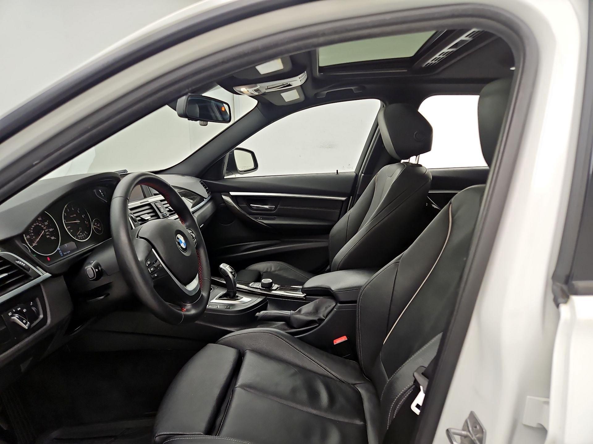 Thumbnail: 2016 BMW 3 Series - 11