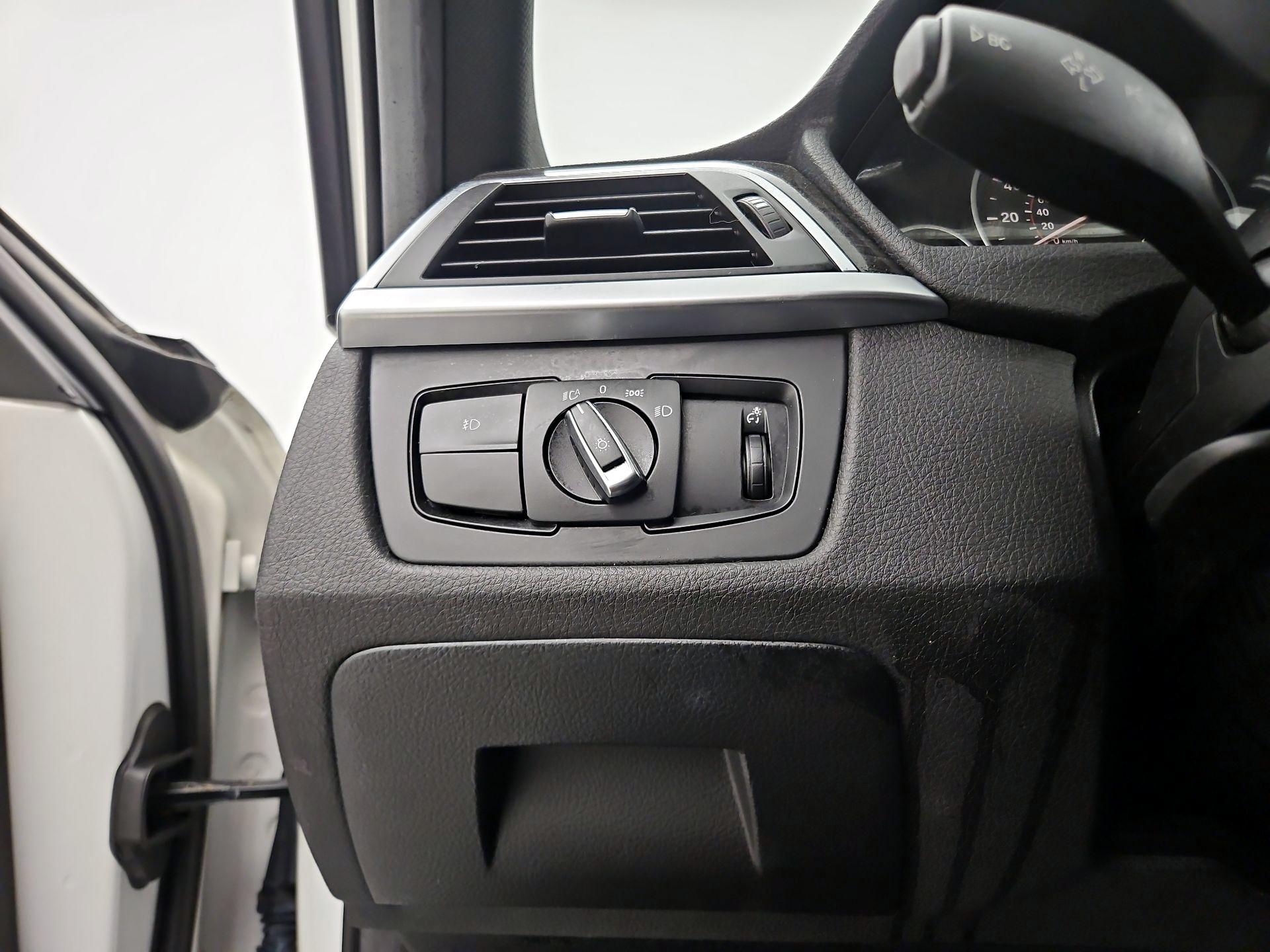 Thumbnail: 2016 BMW 3 Series - 13