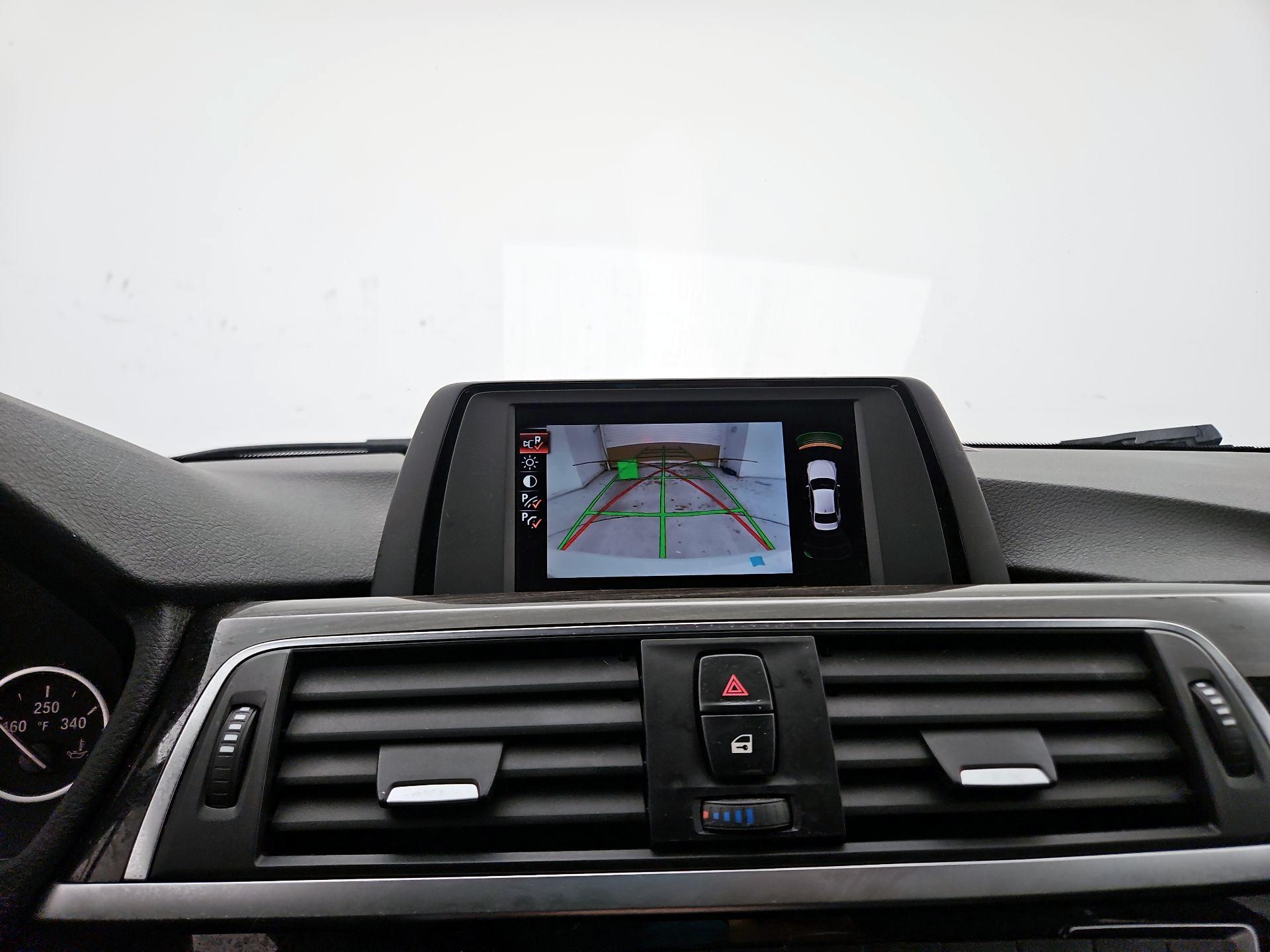 Thumbnail: 2016 BMW 3 Series - 14