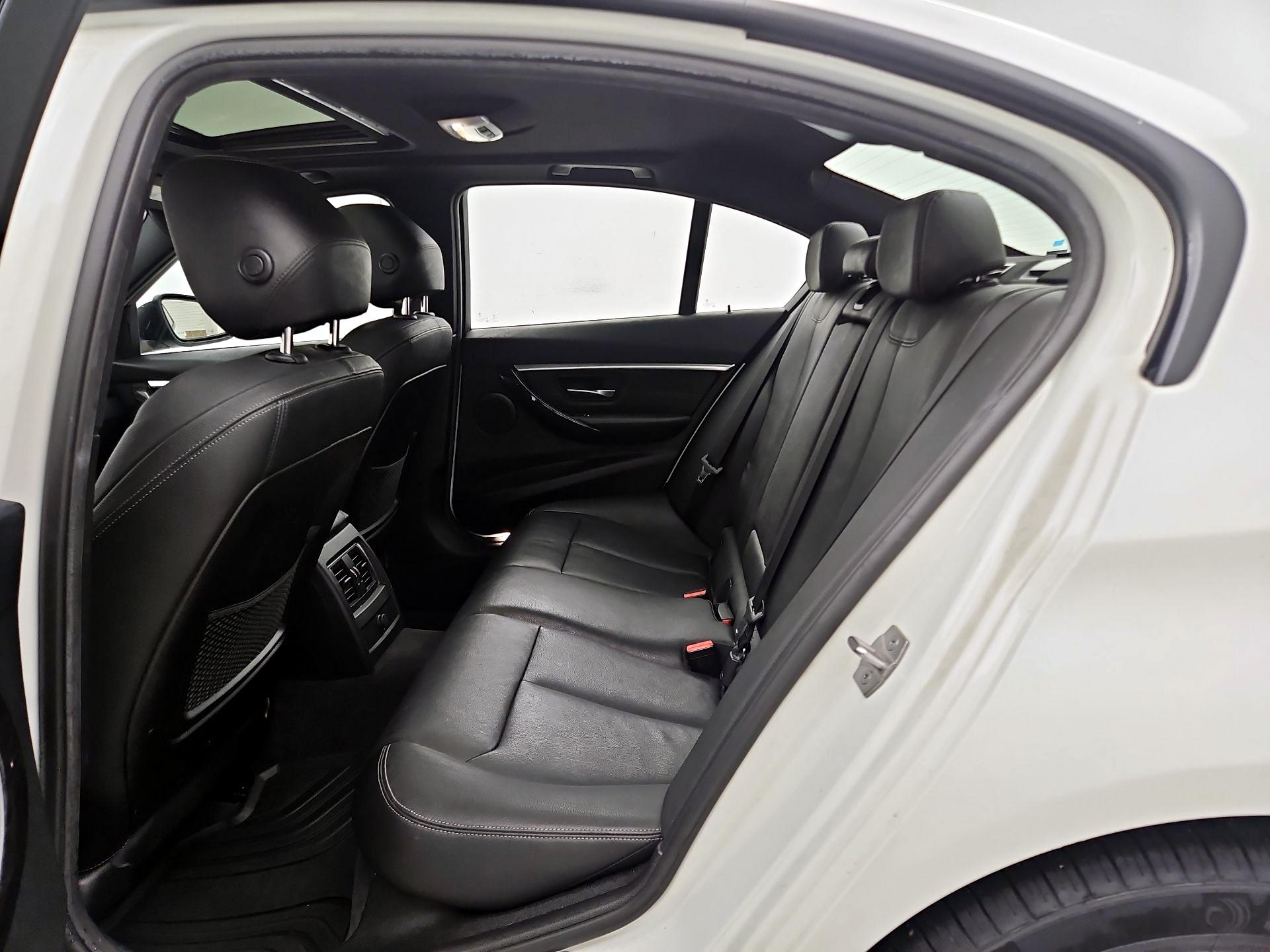 Thumbnail: 2016 BMW 3 Series - 19