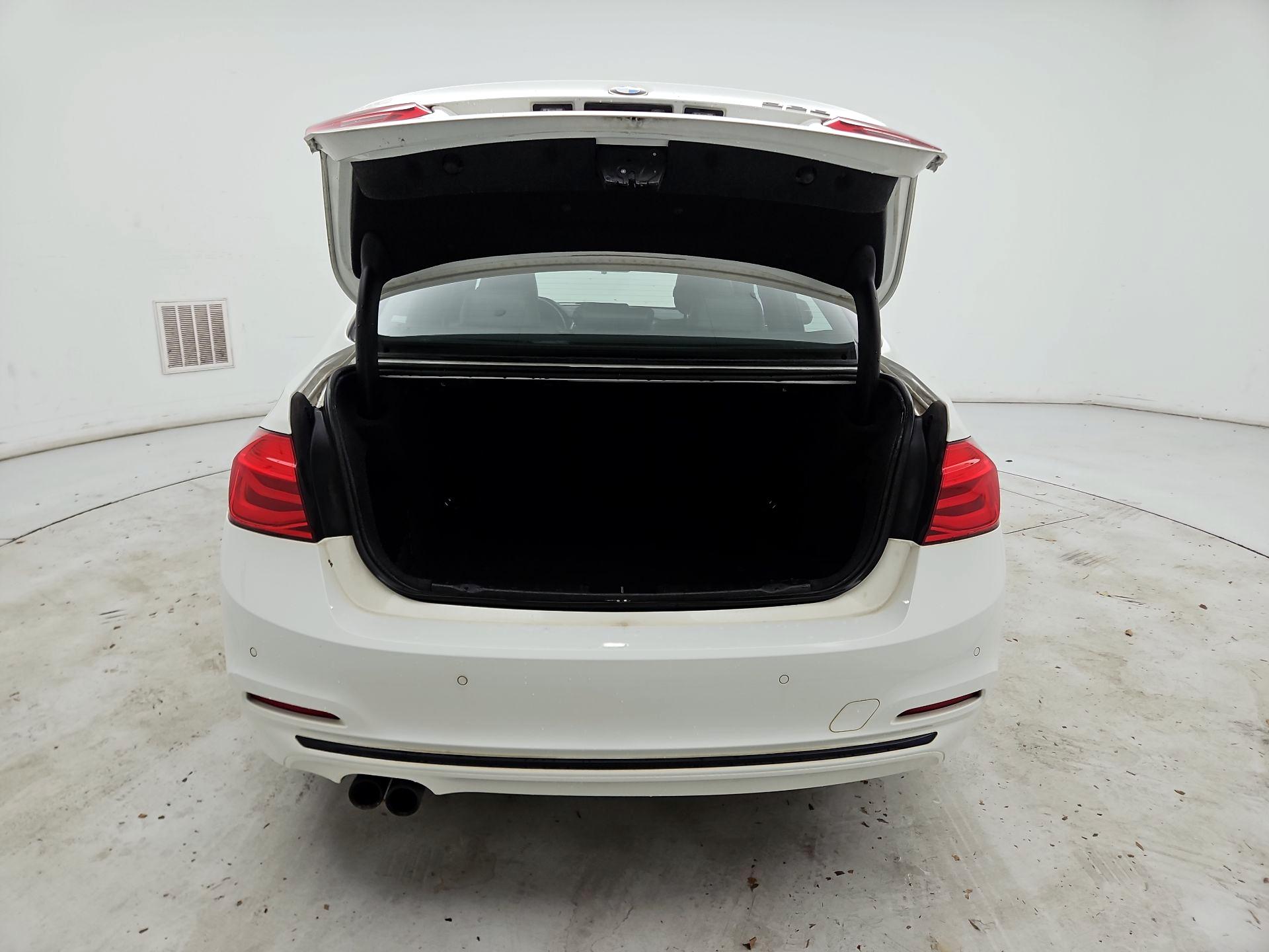 Thumbnail: 2016 BMW 3 Series - 20