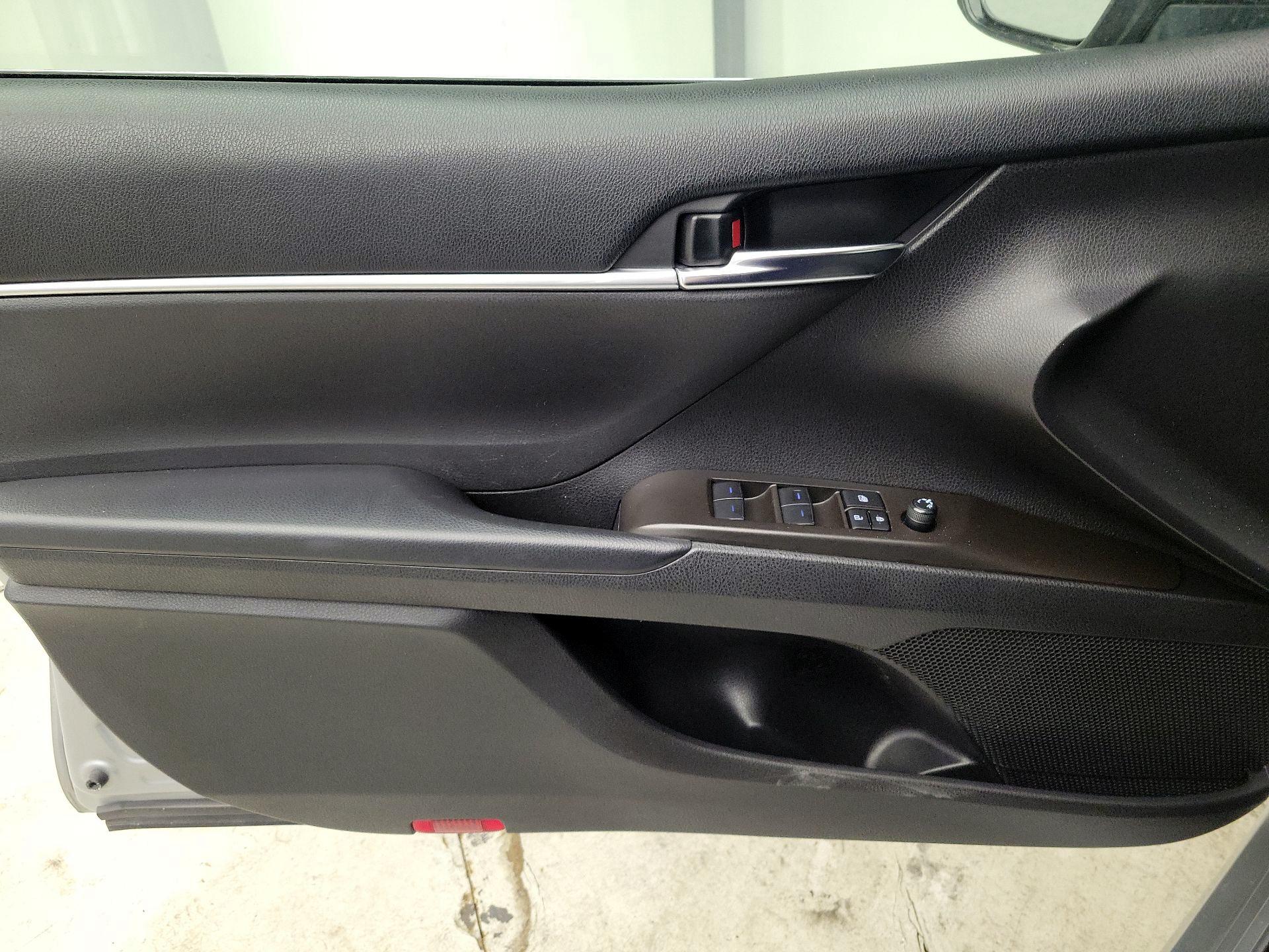 Thumbnail: 2022 Toyota Camry - 12