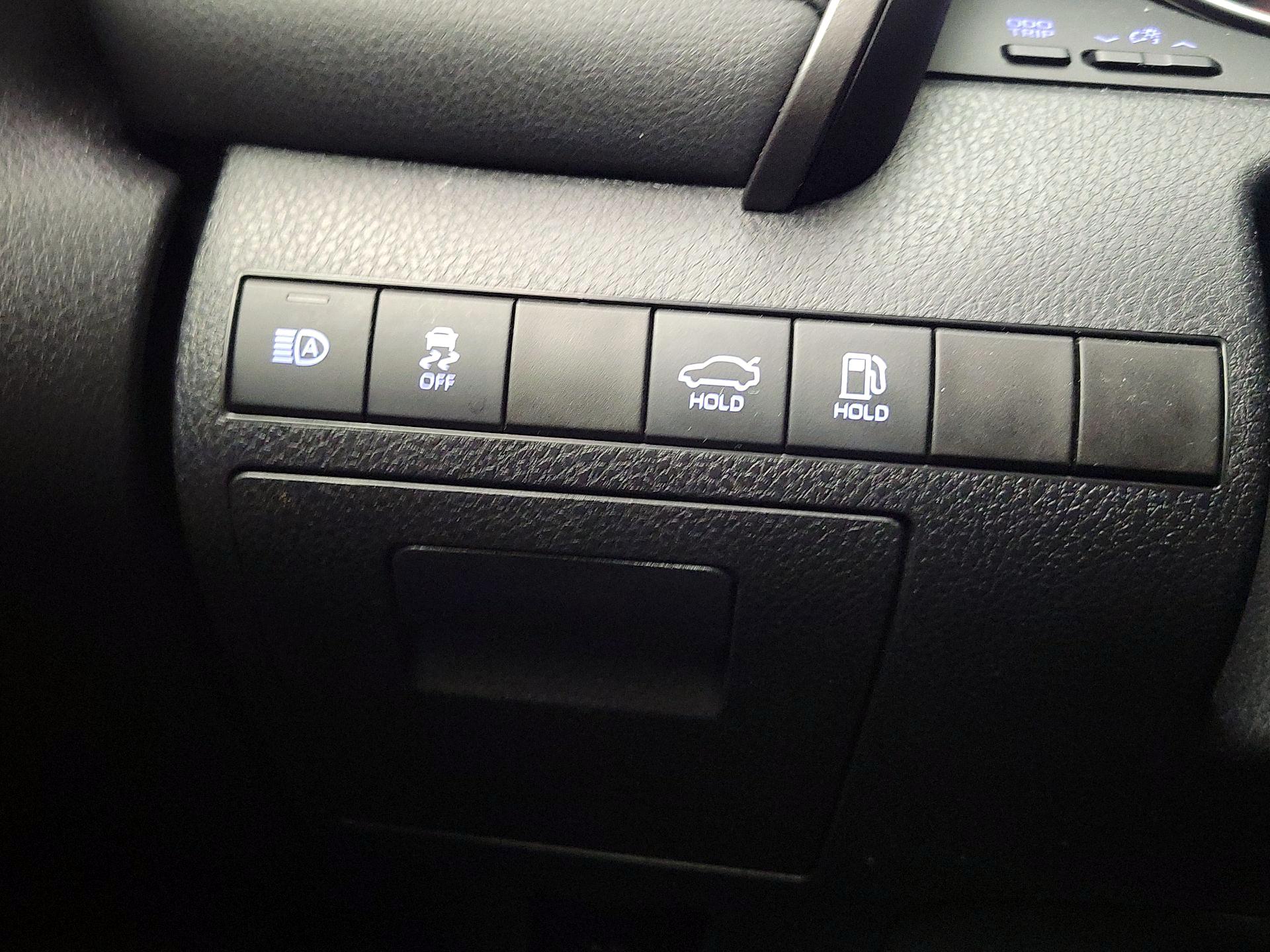 Thumbnail: 2022 Toyota Camry - 13