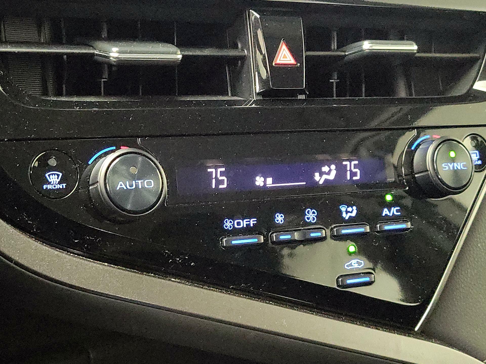 Thumbnail: 2022 Toyota Camry - 16