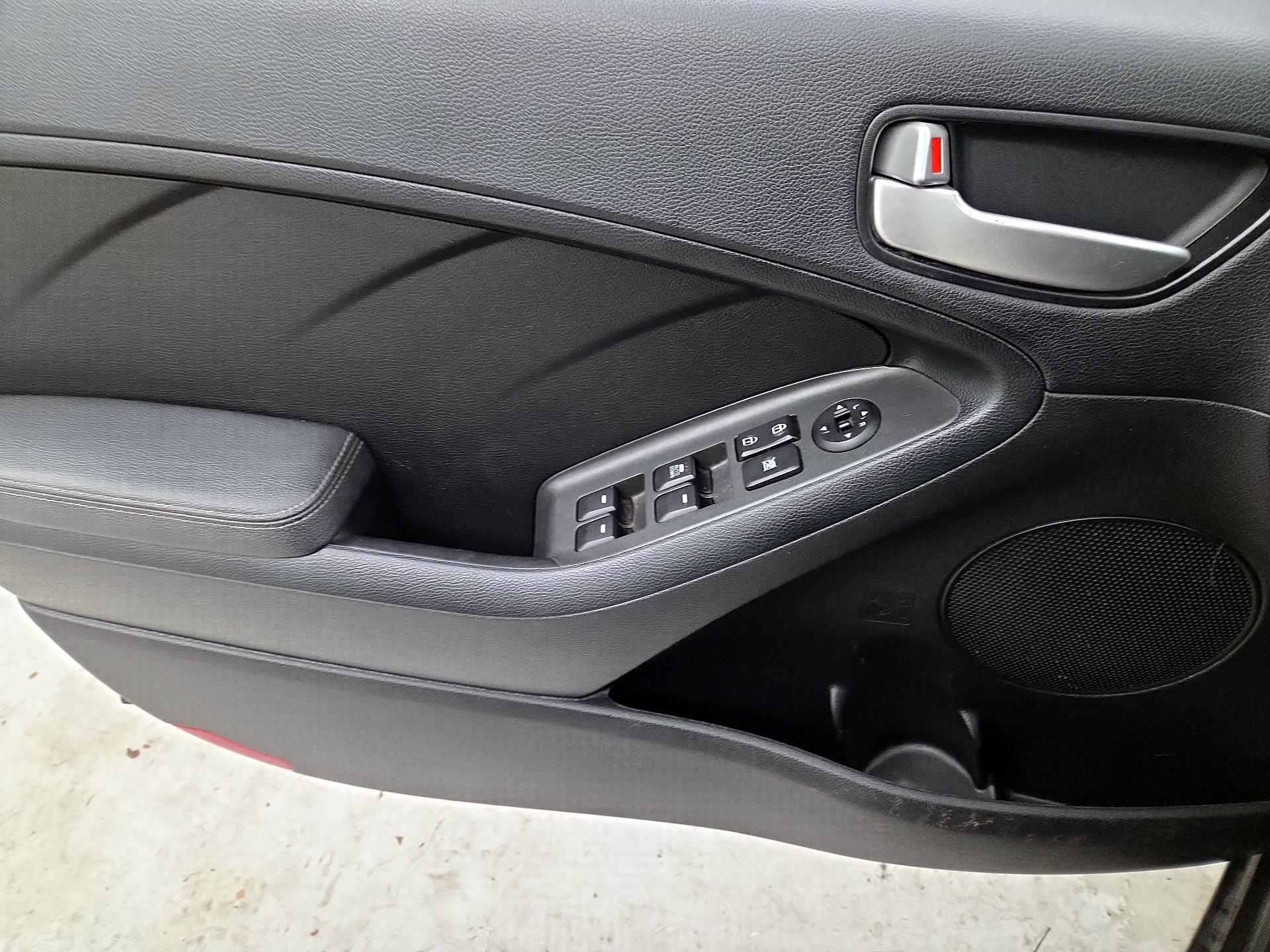 Thumbnail: 2017 Kia Forte - 12