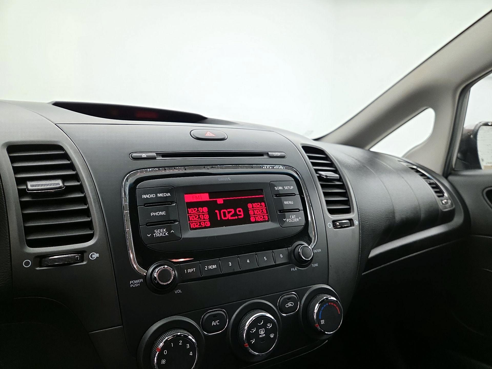 Thumbnail: 2017 Kia Forte - 14