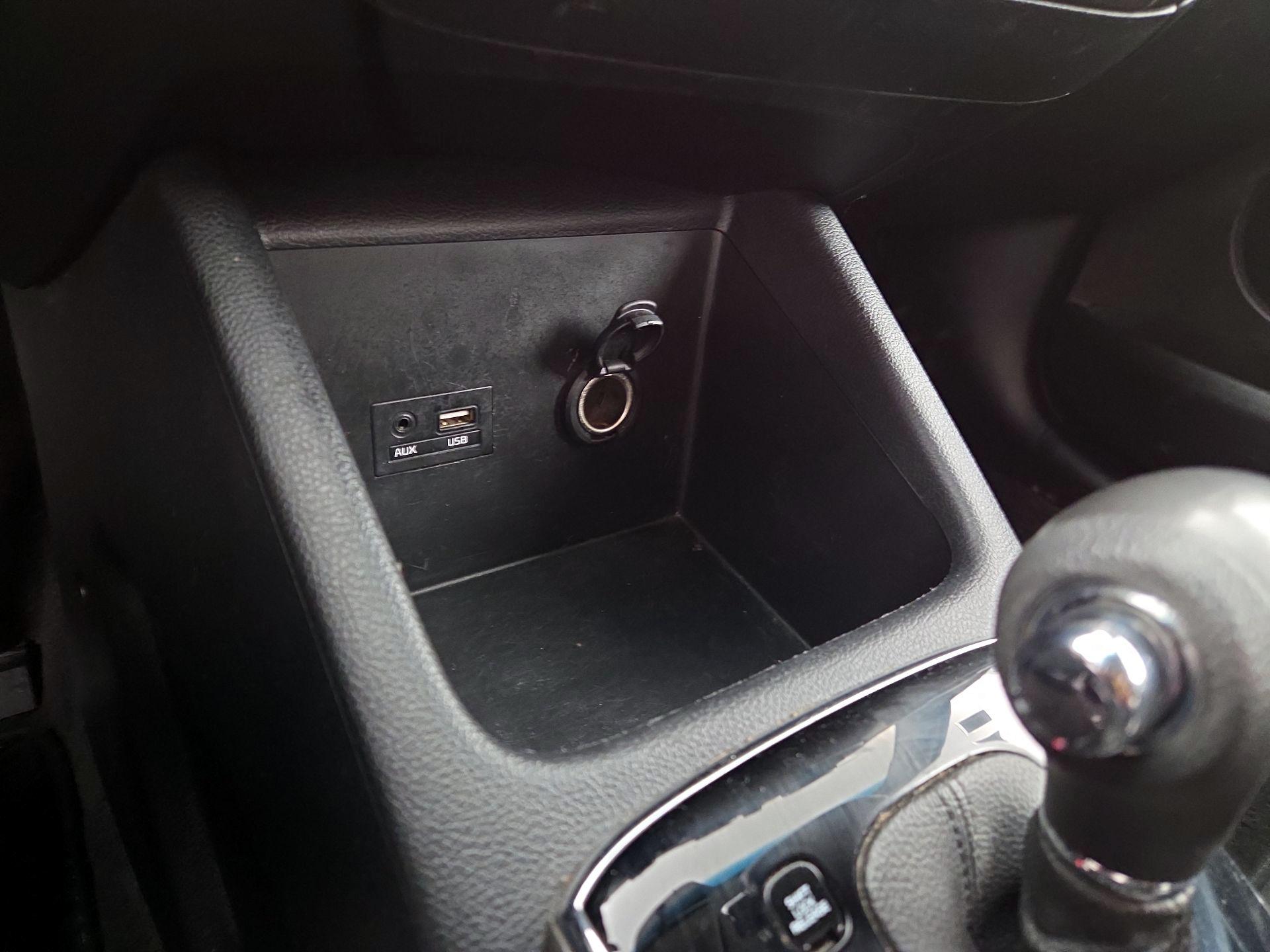 Thumbnail: 2017 Kia Forte - 17