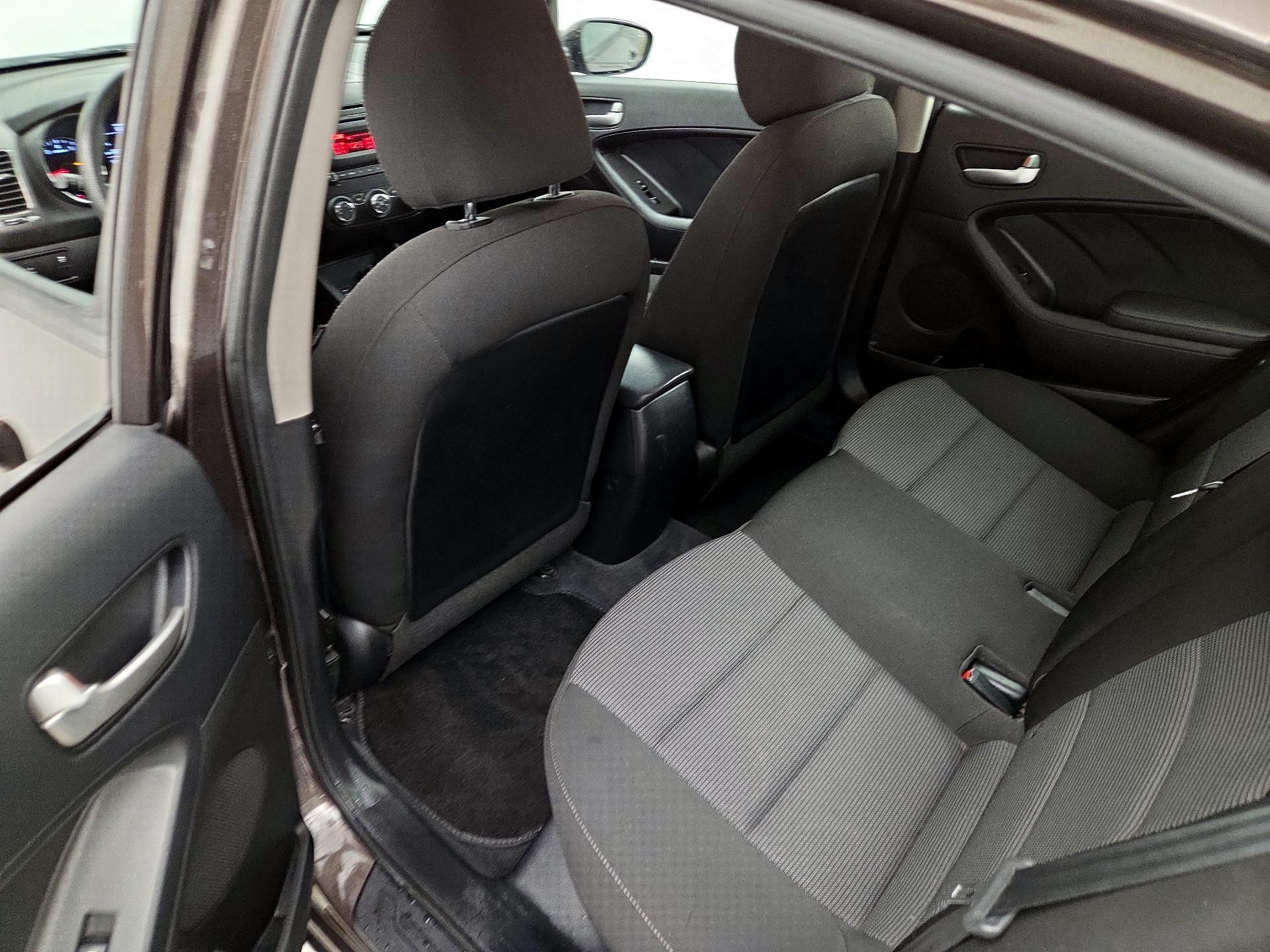 Thumbnail: 2017 Kia Forte - 18