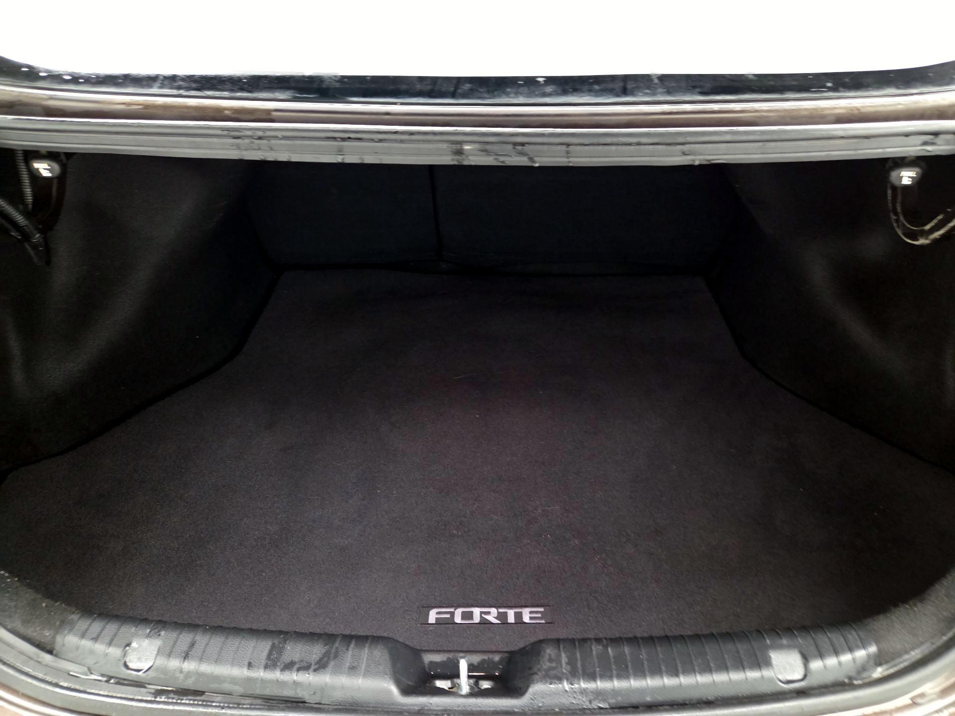 Thumbnail: 2017 Kia Forte - 19