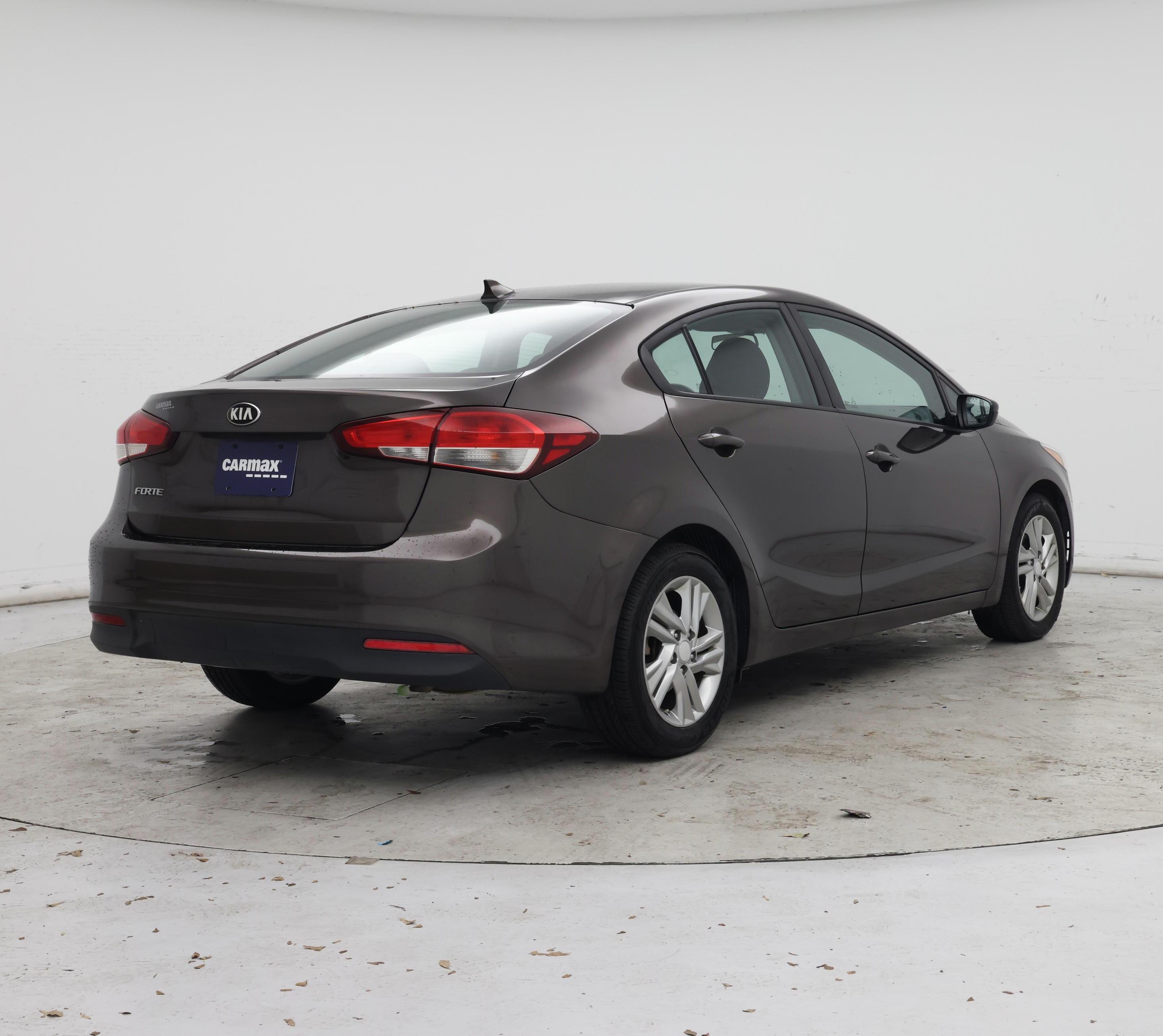 Thumbnail: 2017 Kia Forte - 8