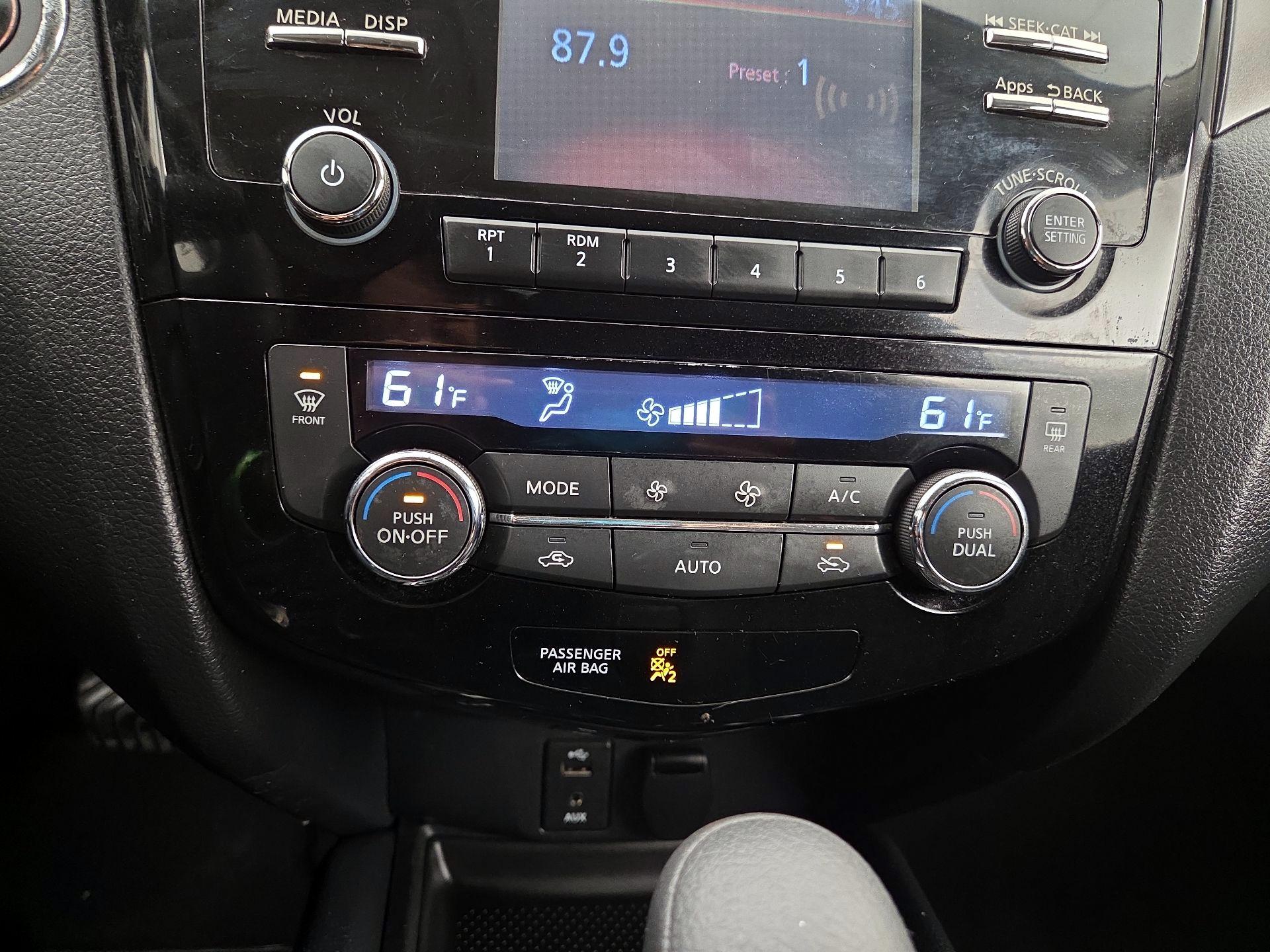 Thumbnail: 2015 Nissan Rogue - 16