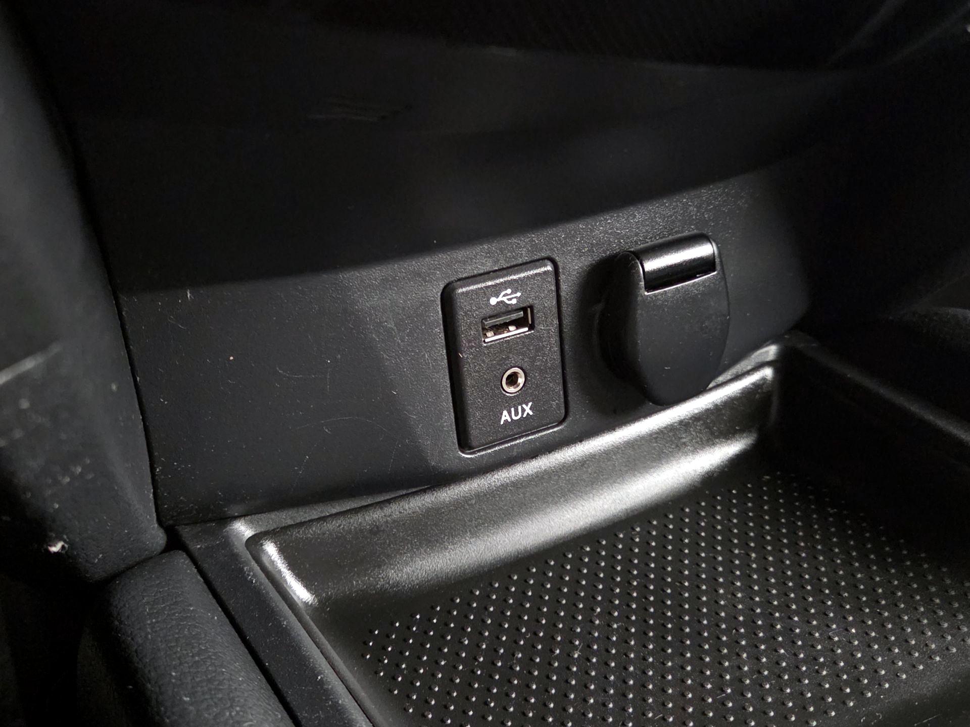 Thumbnail: 2015 Nissan Rogue - 18