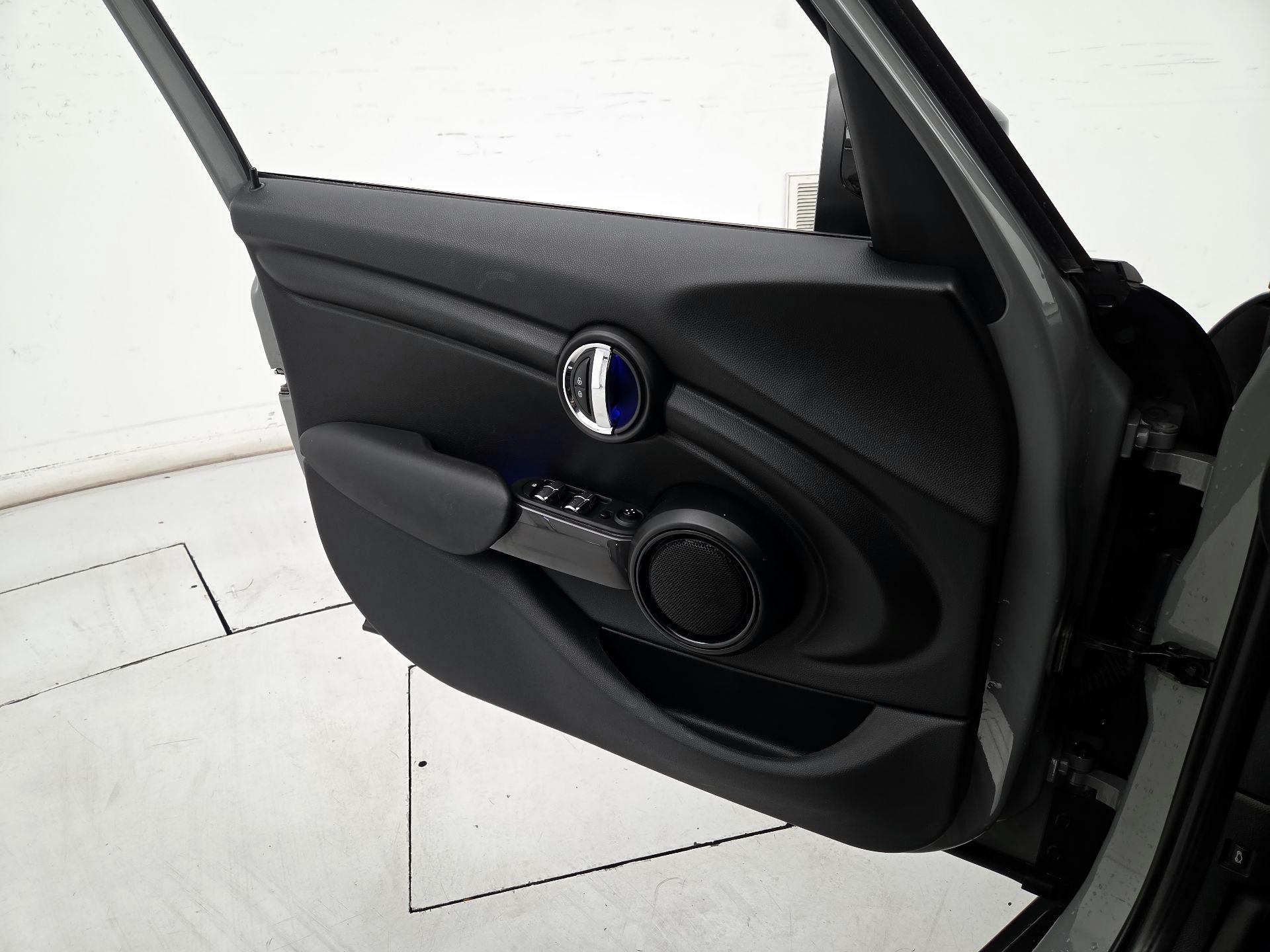 Thumbnail: 2020 MINI Cooper Hardtop - 12