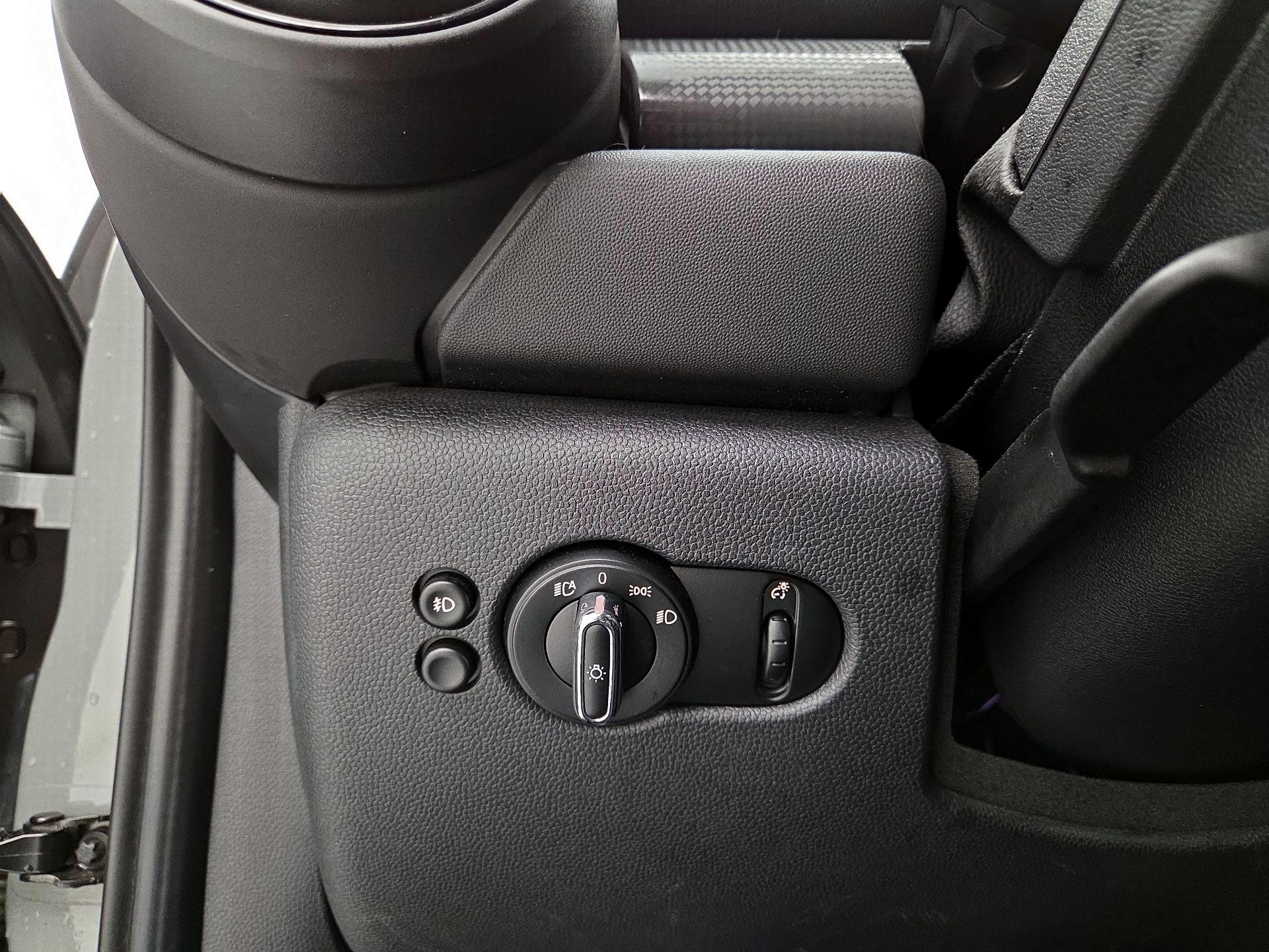 Thumbnail: 2020 MINI Cooper Hardtop - 13