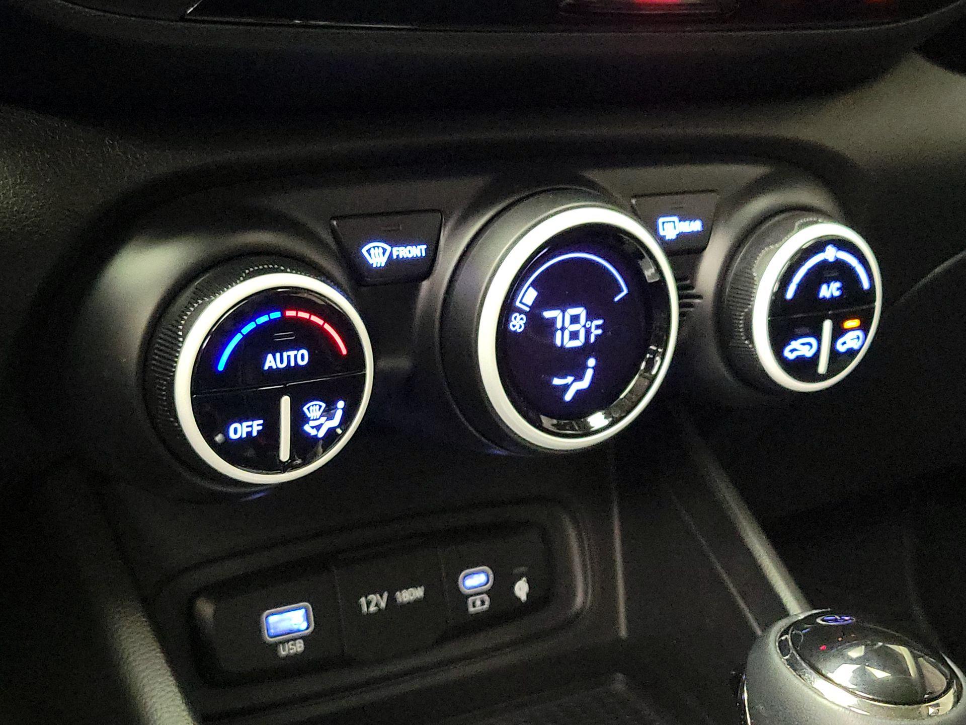 Thumbnail: 2023 Hyundai Venue - 16